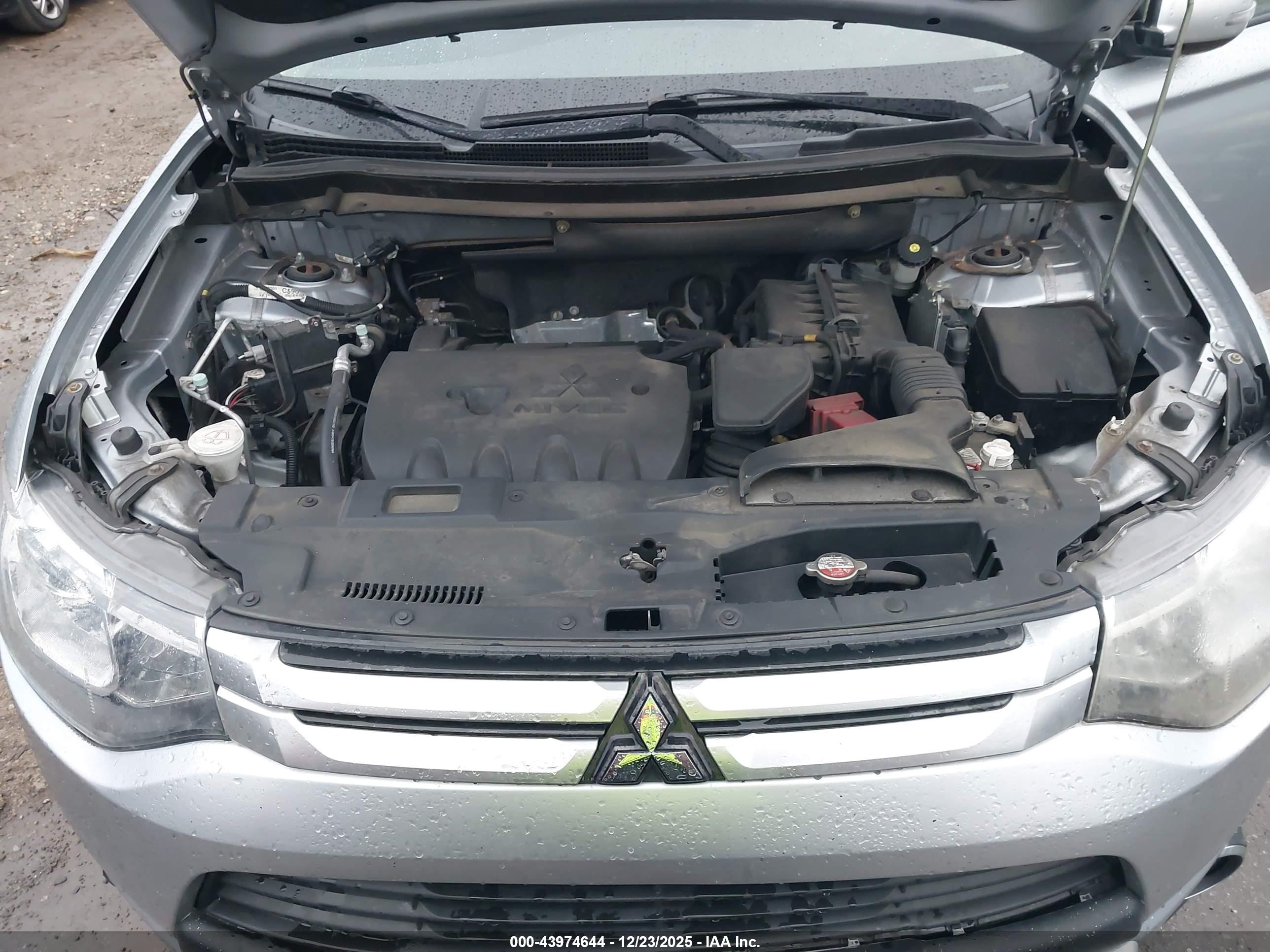 MITSUBISHI OUTLANDER image 10