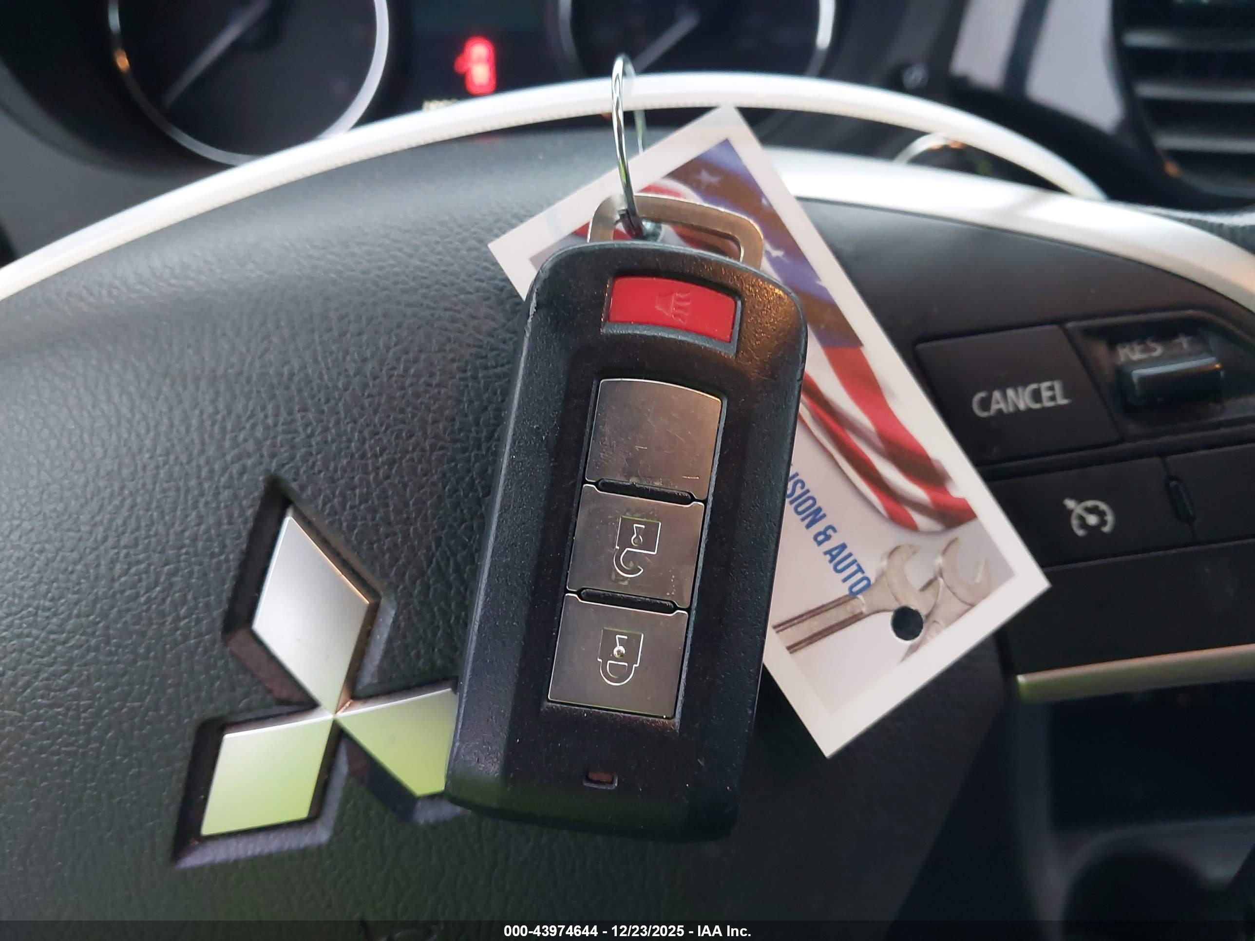 MITSUBISHI OUTLANDER image 11