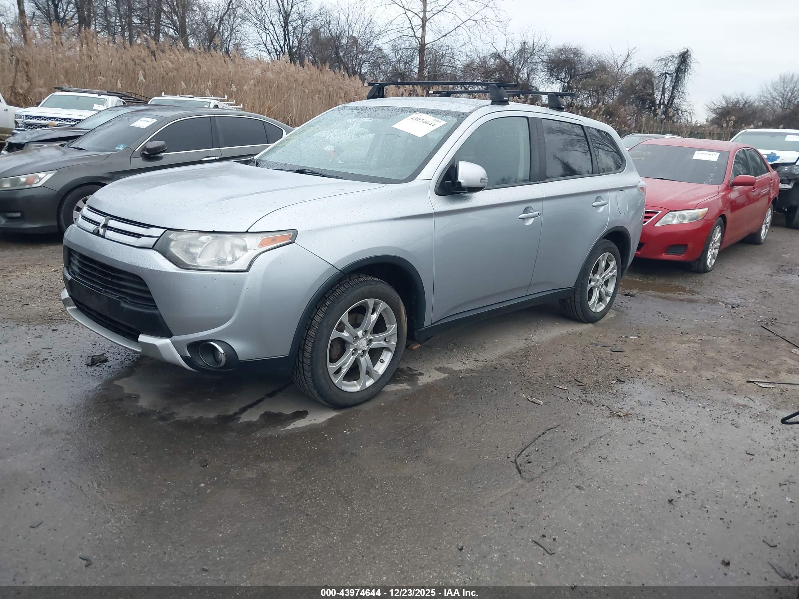 MITSUBISHI OUTLANDER image 2