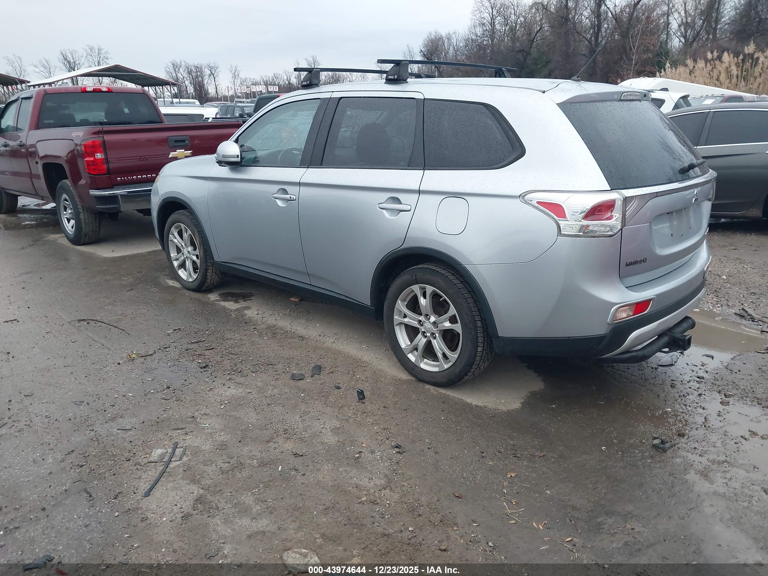 MITSUBISHI OUTLANDER image 3