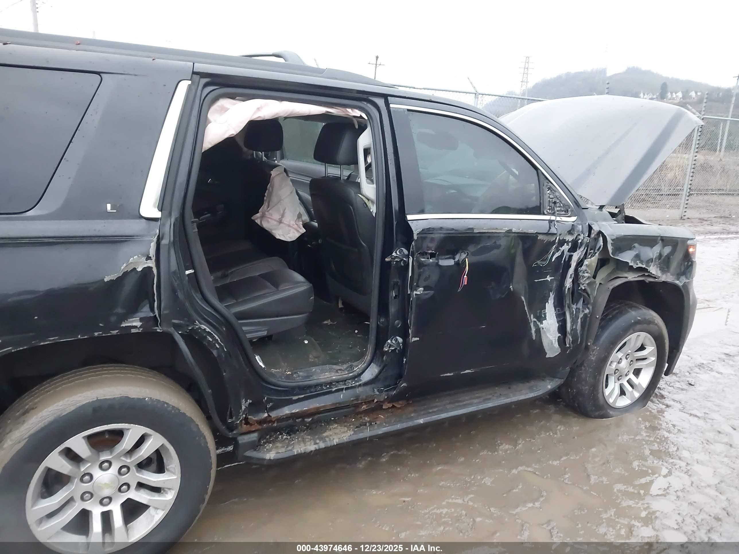 CHEVROLET TAHOE image 6