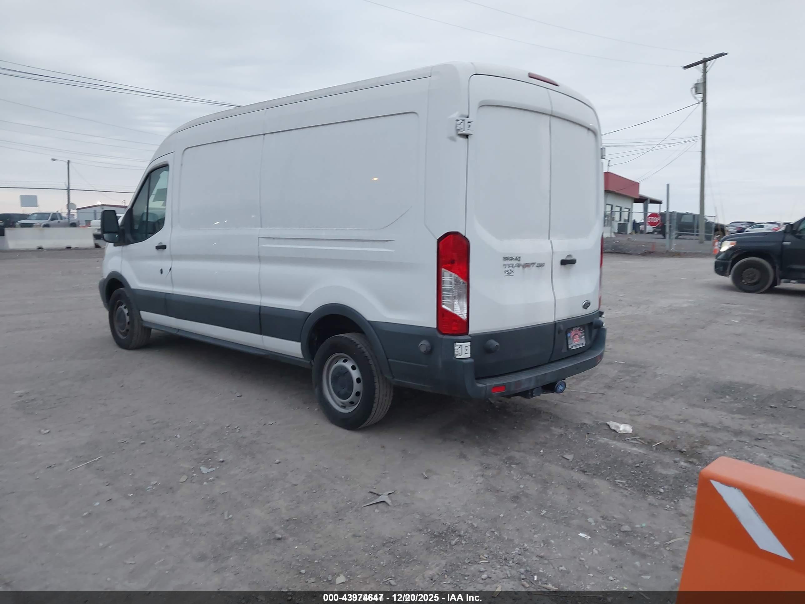 FORD TRANSIT-250 image 3