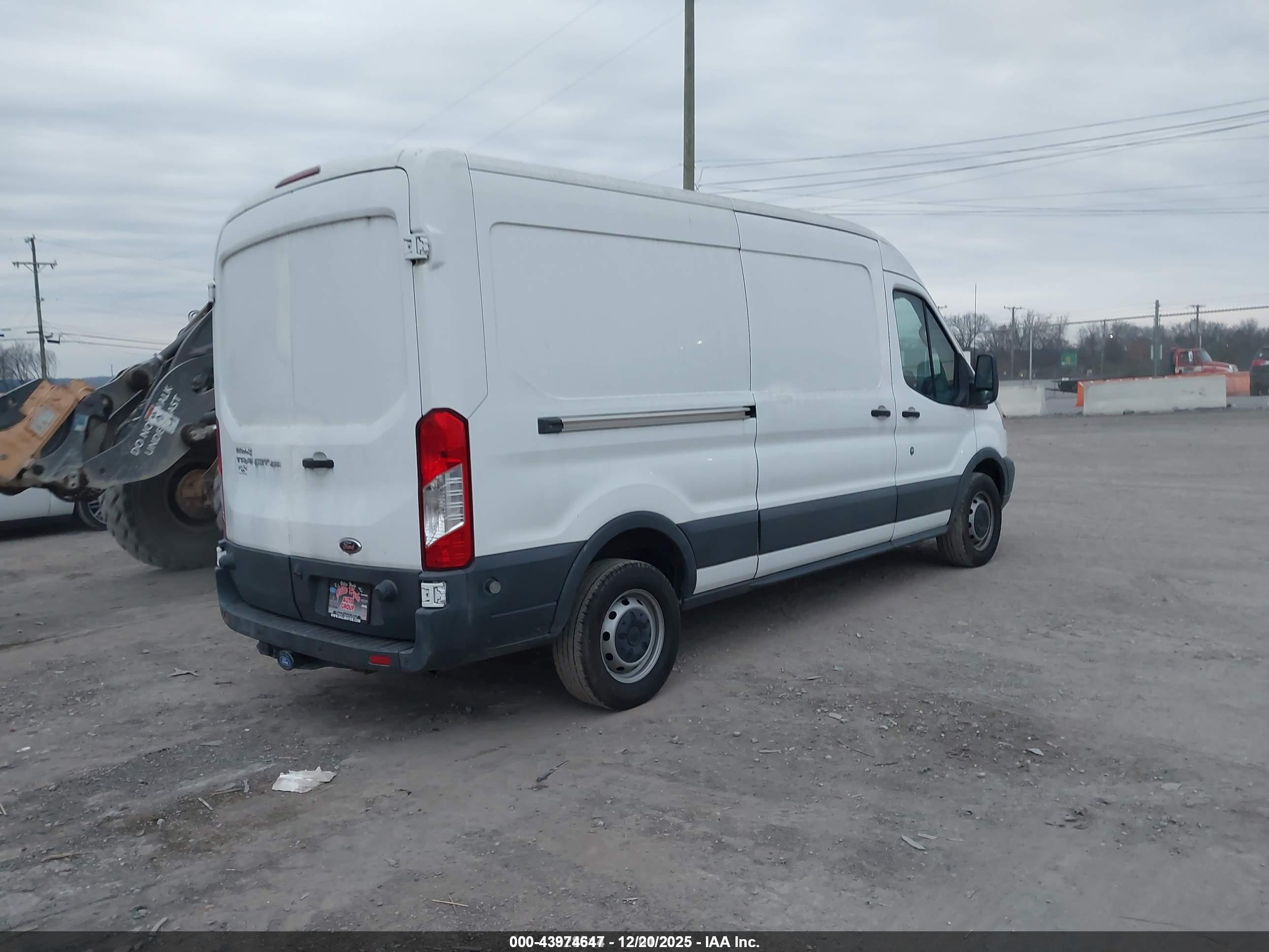 FORD TRANSIT-250 image 4