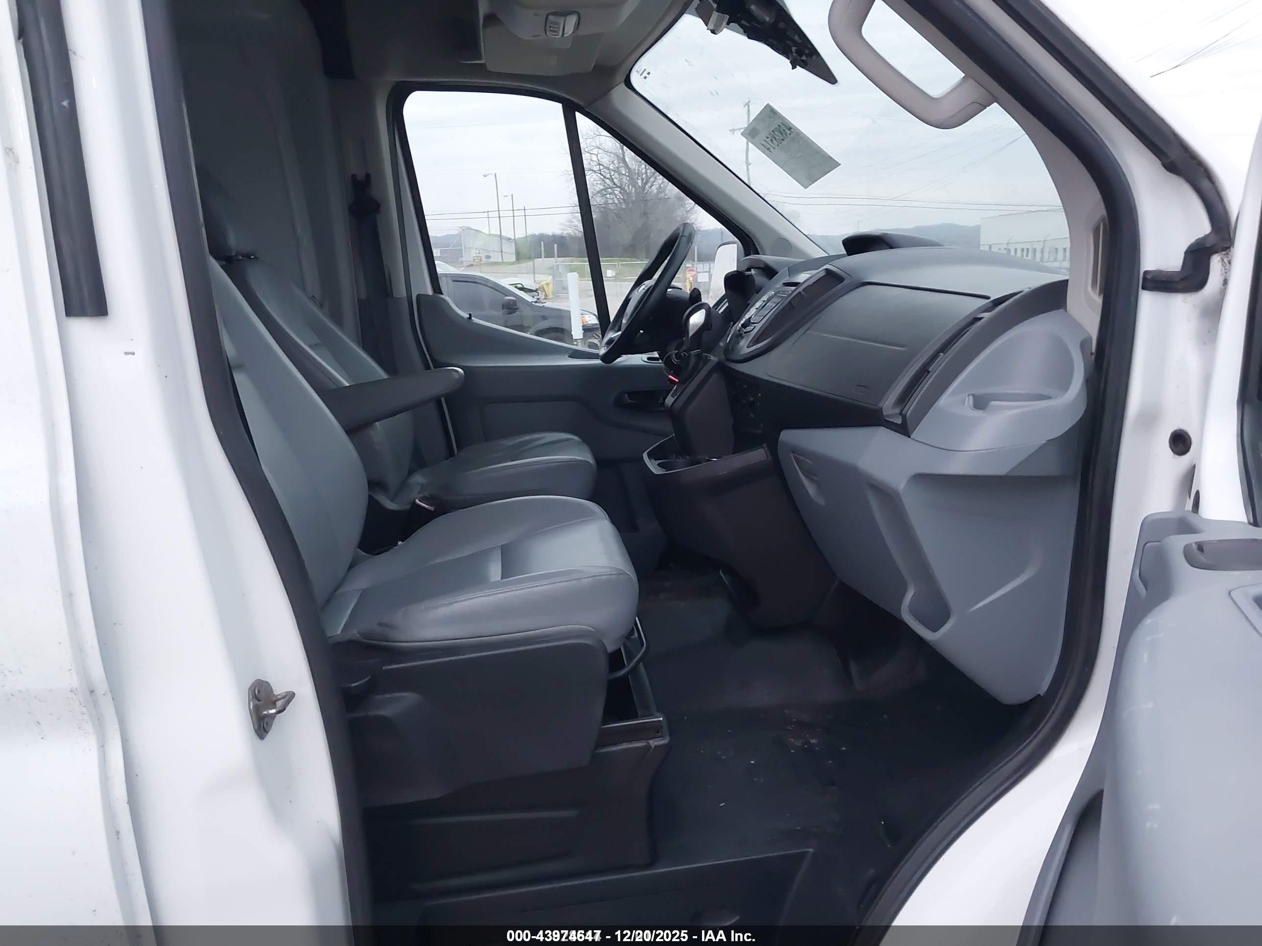 FORD TRANSIT-250 image 5
