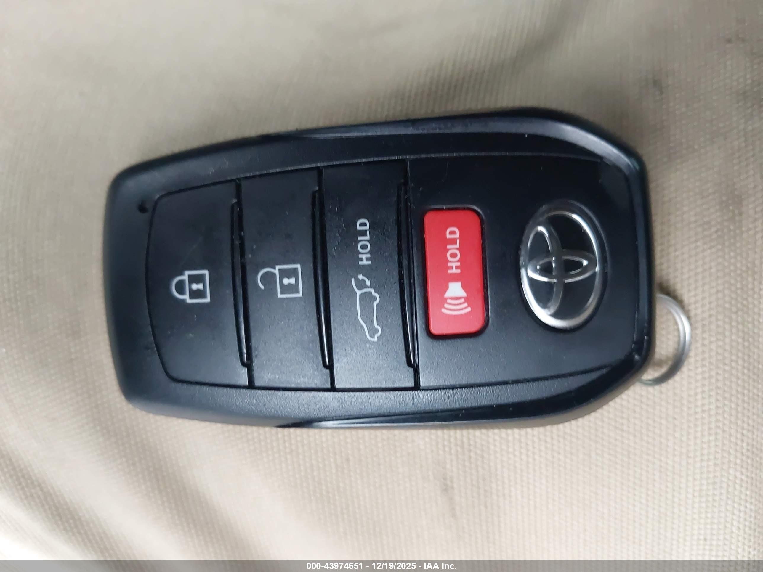 TOYOTA SEQUOIA image 11