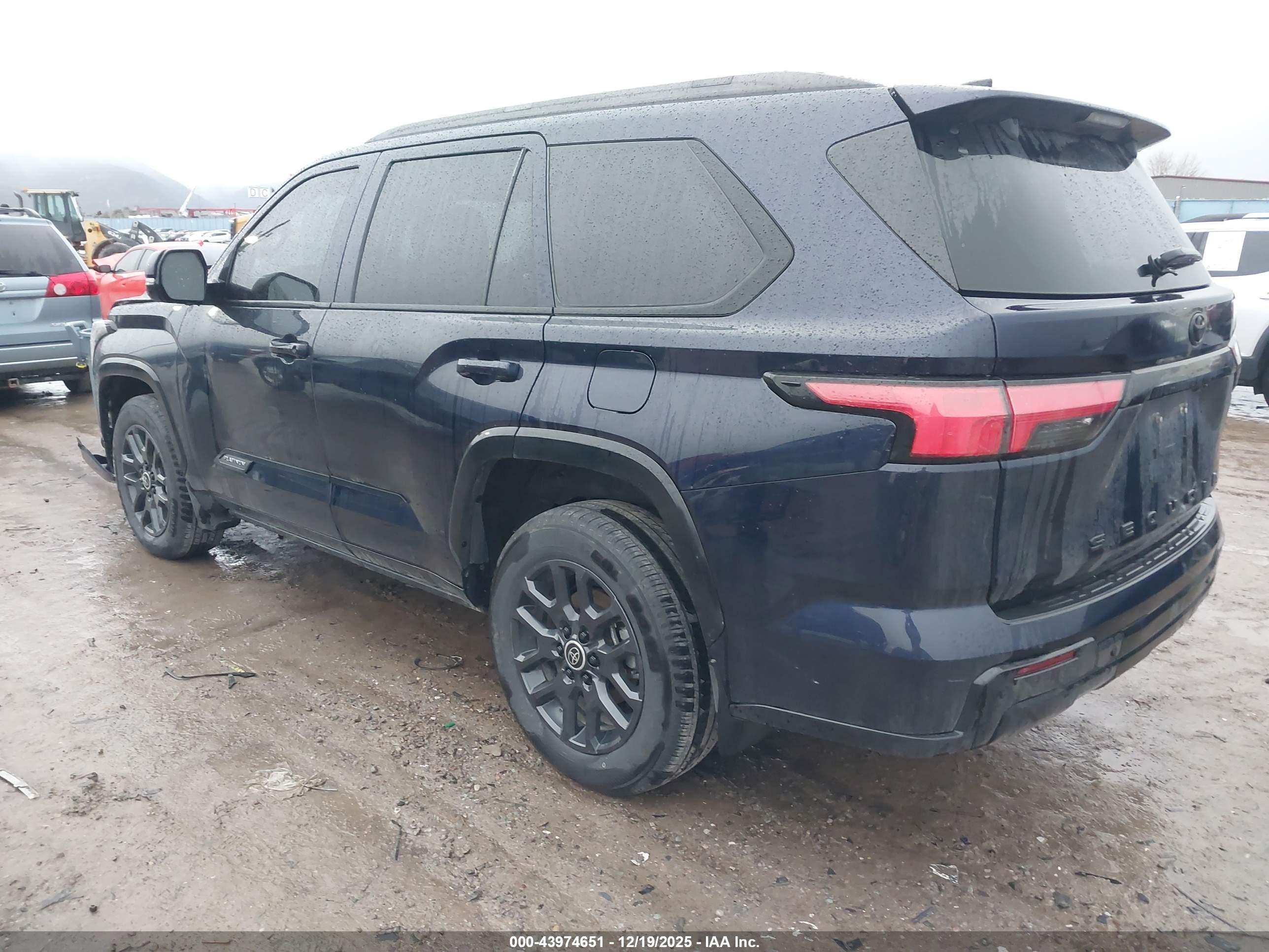TOYOTA SEQUOIA image 3