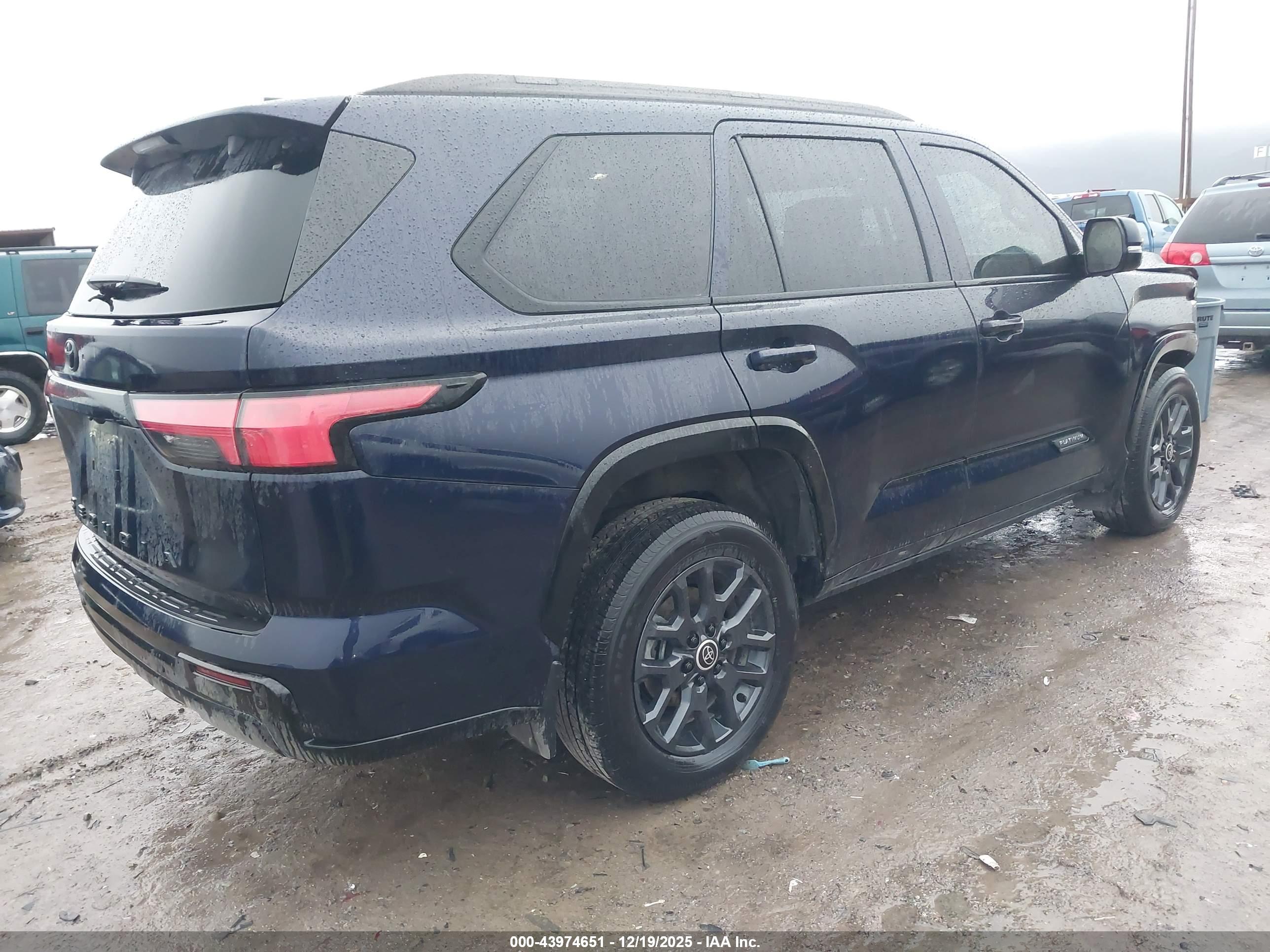 TOYOTA SEQUOIA image 4