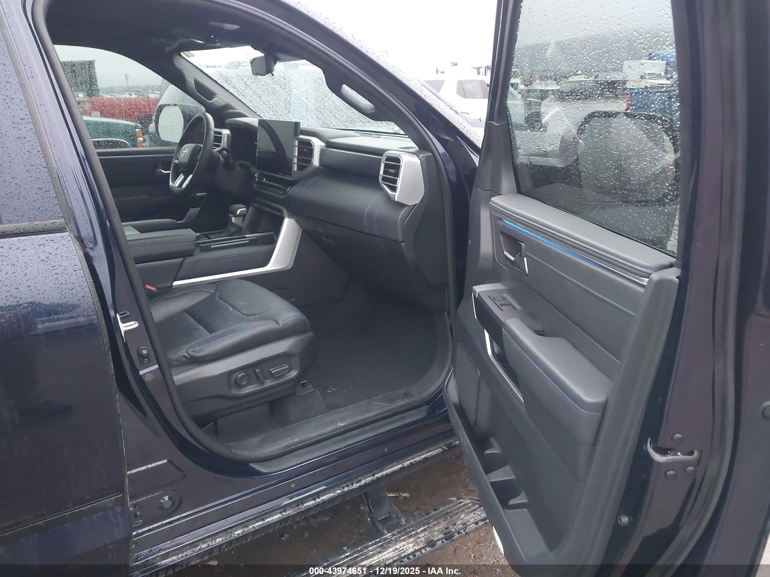 TOYOTA SEQUOIA image 5