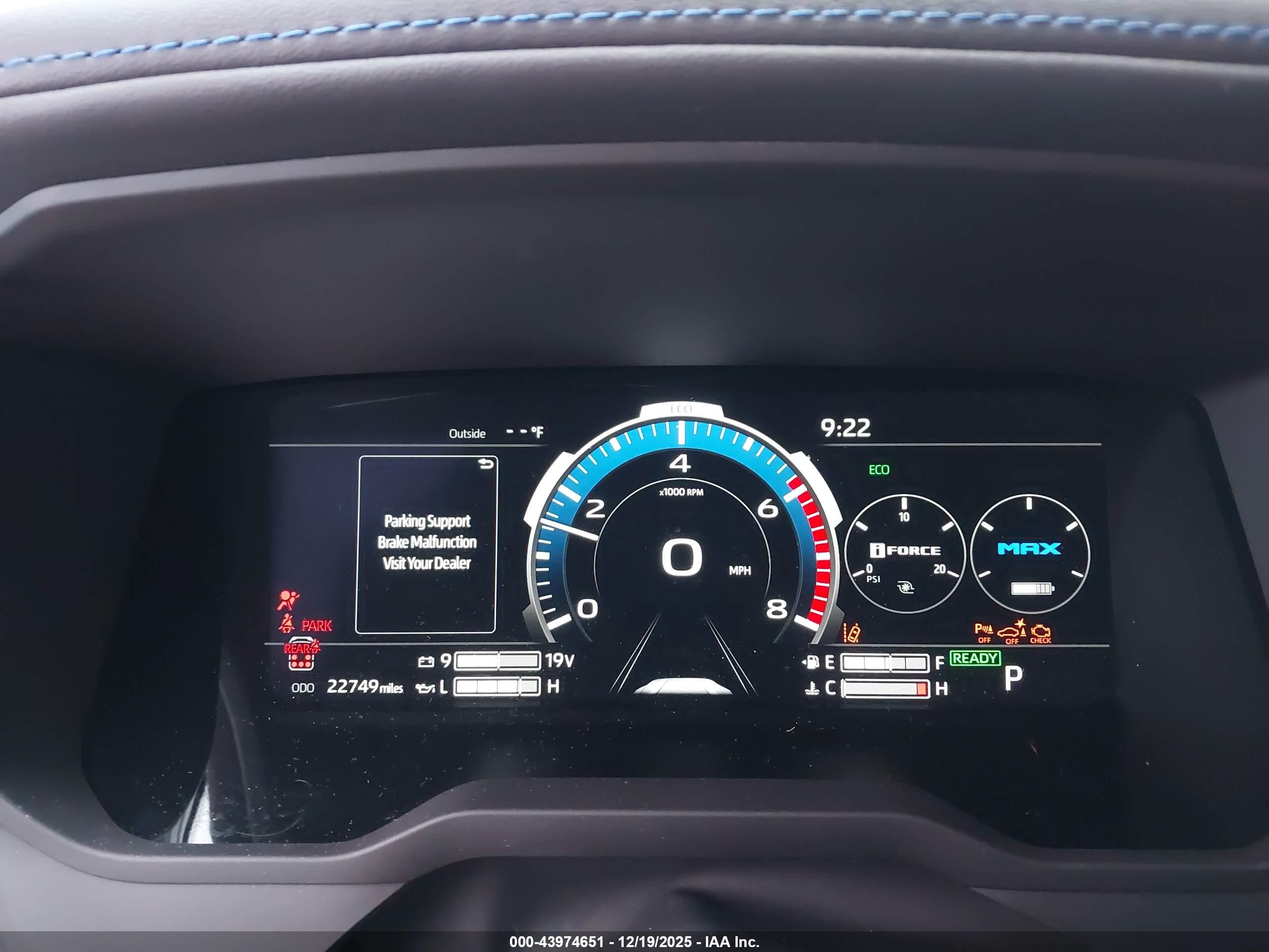 TOYOTA SEQUOIA image 7