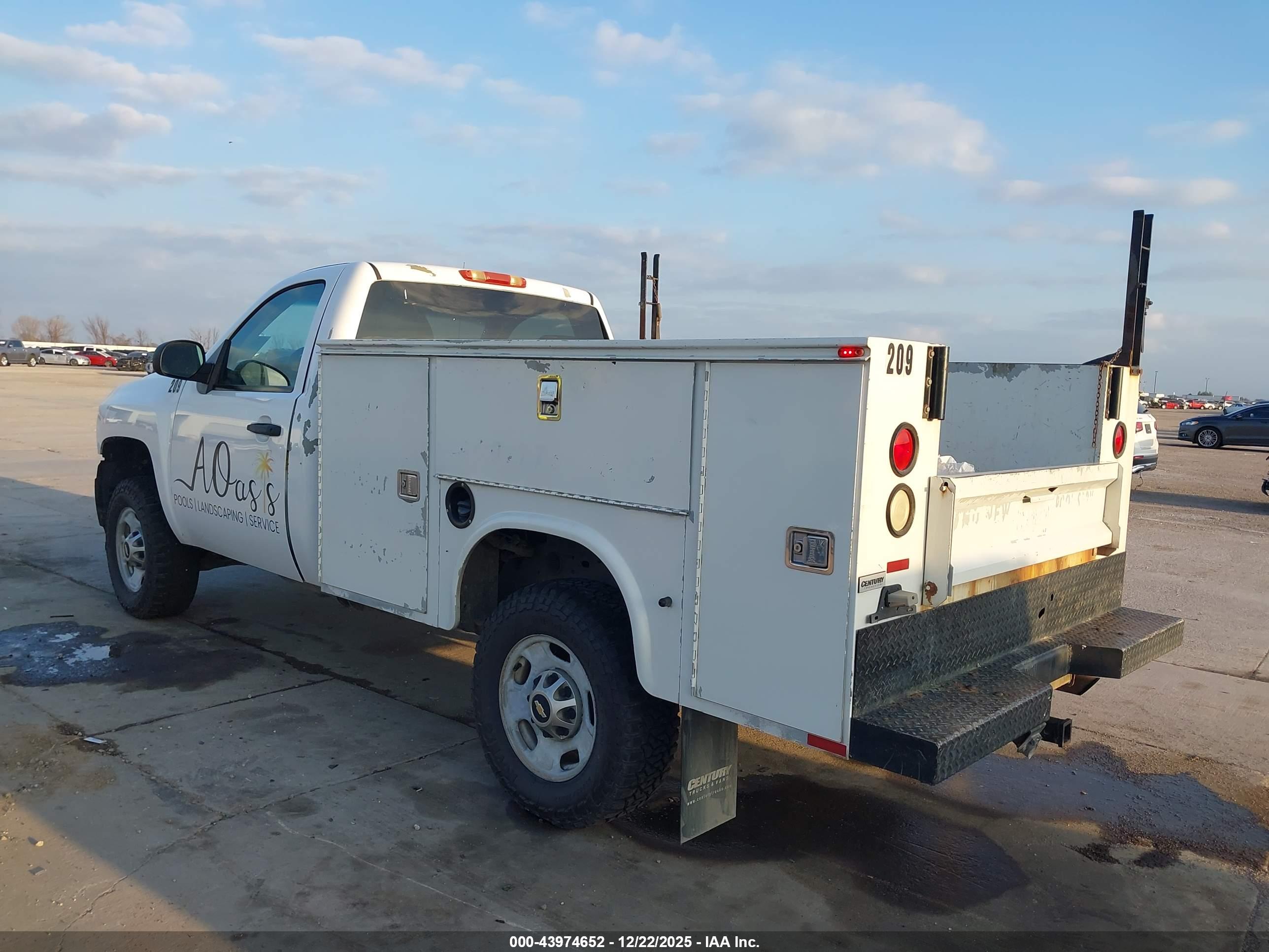 CHEVROLET SILVERADO image 3