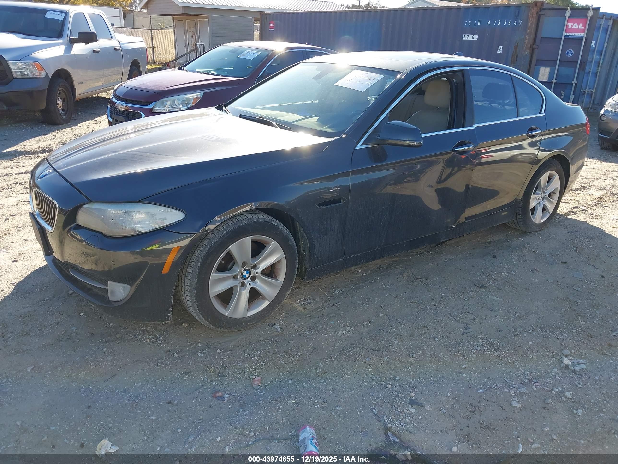 BMW 528I image 2