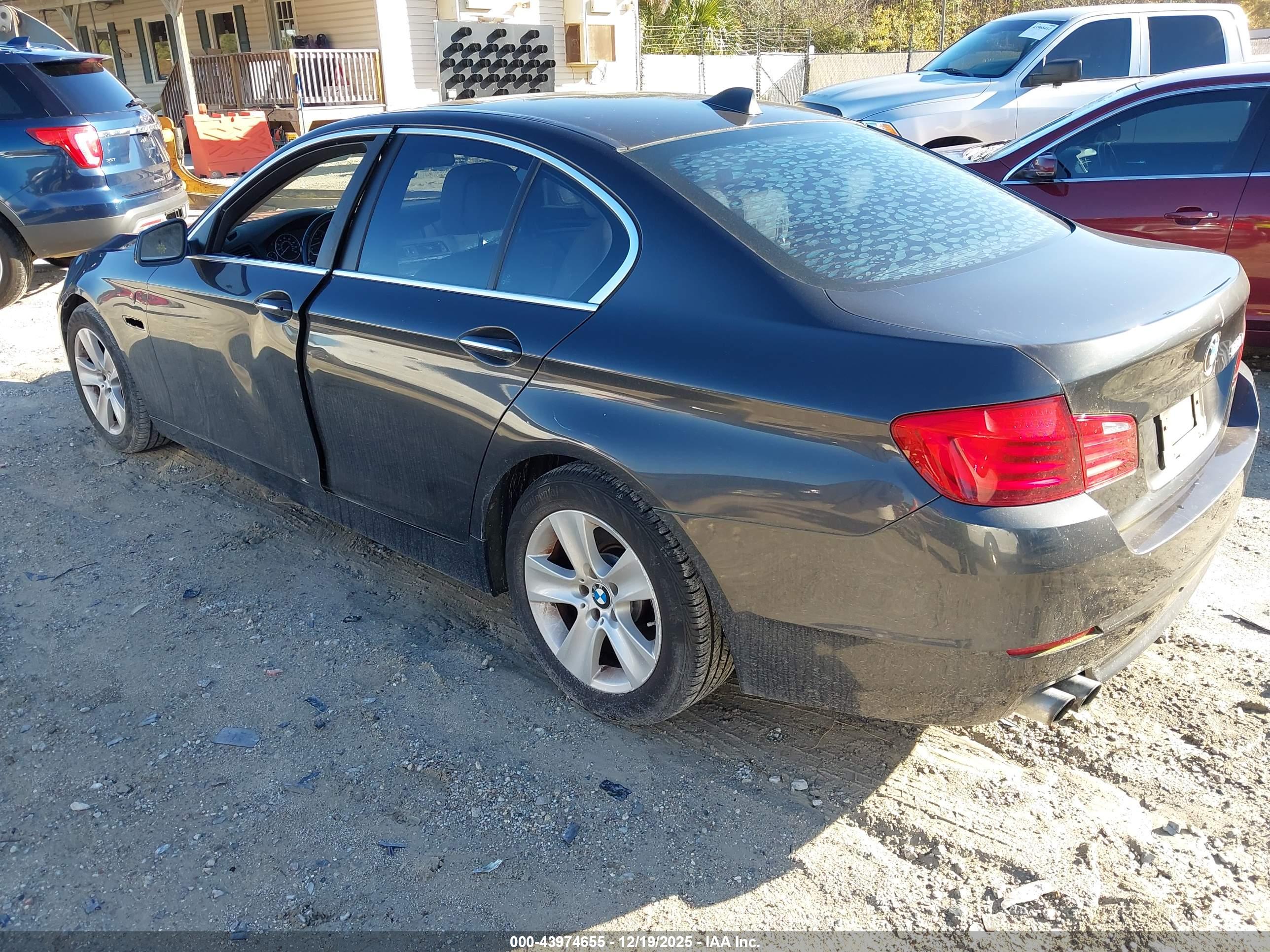BMW 528I image 3
