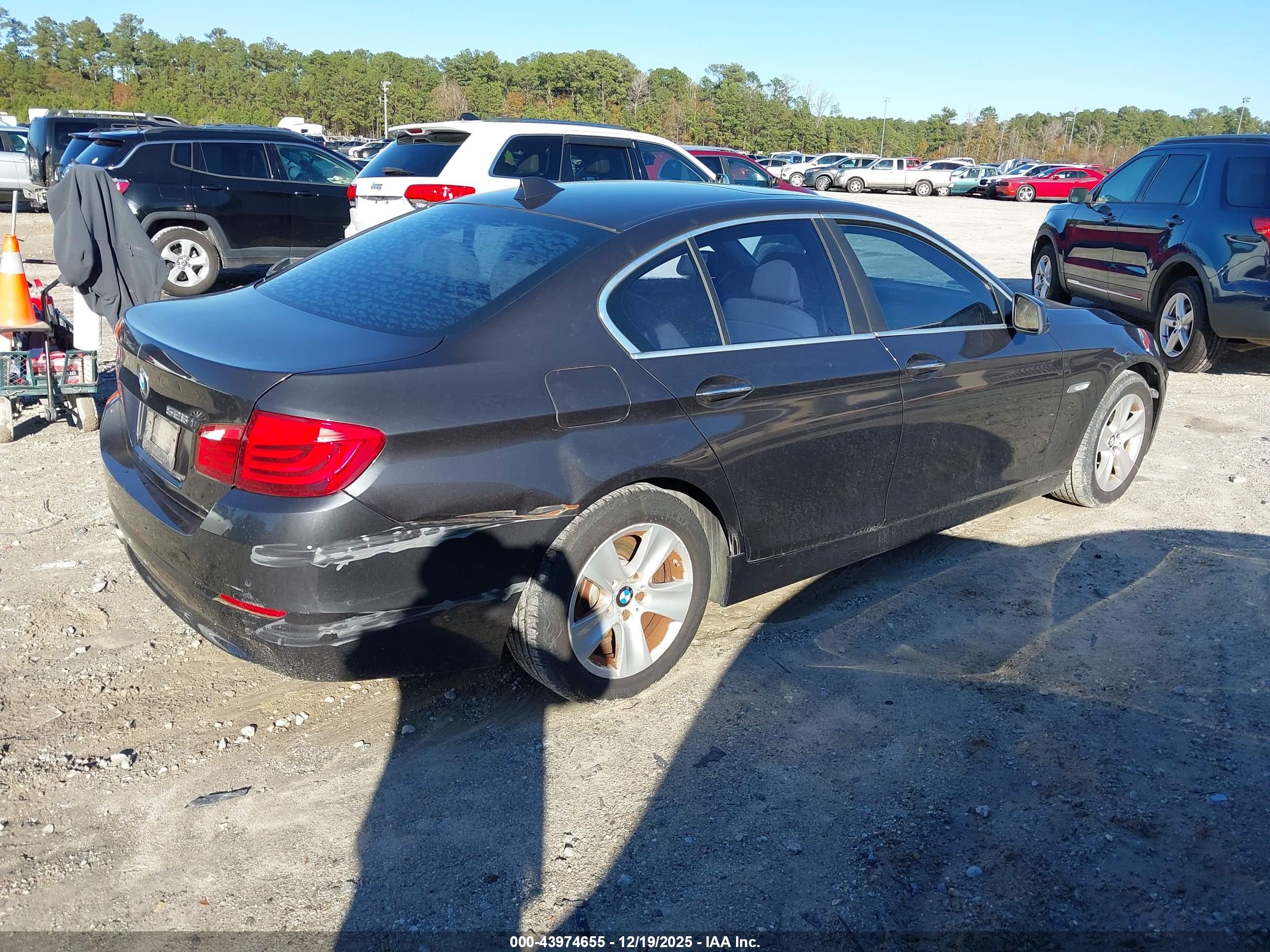 BMW 528I image 4