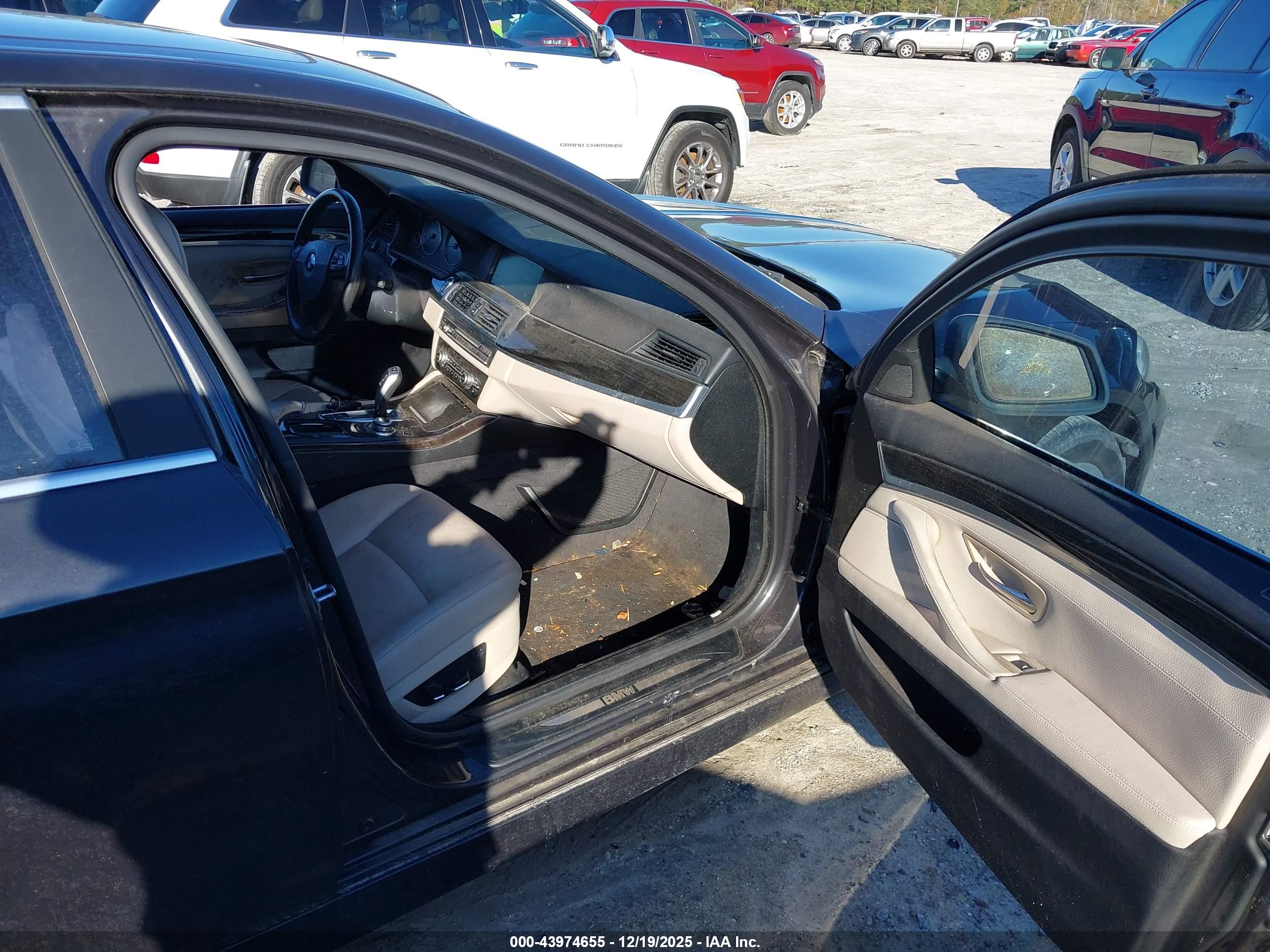 BMW 528I image 5