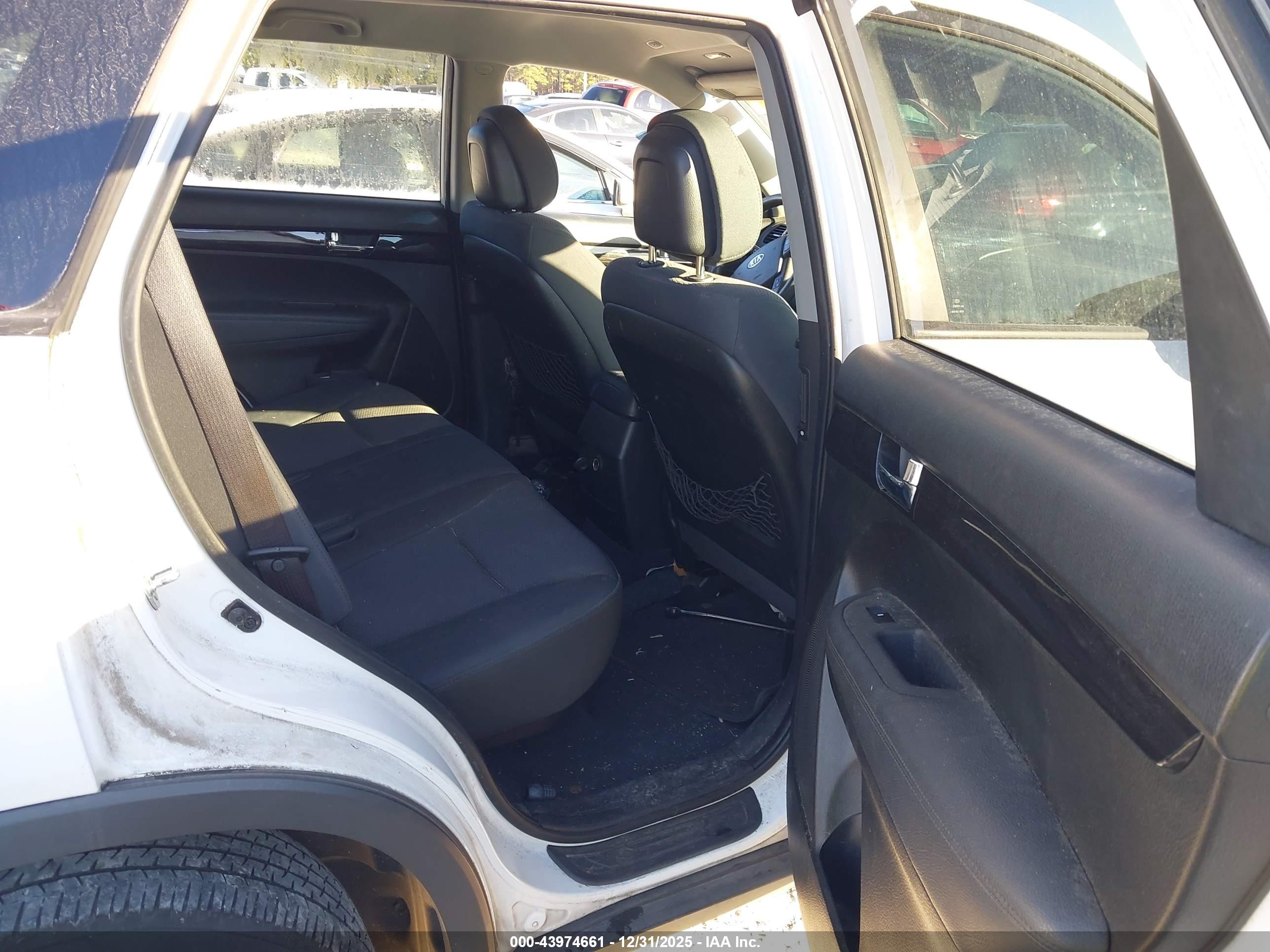 KIA SORENTO image 8