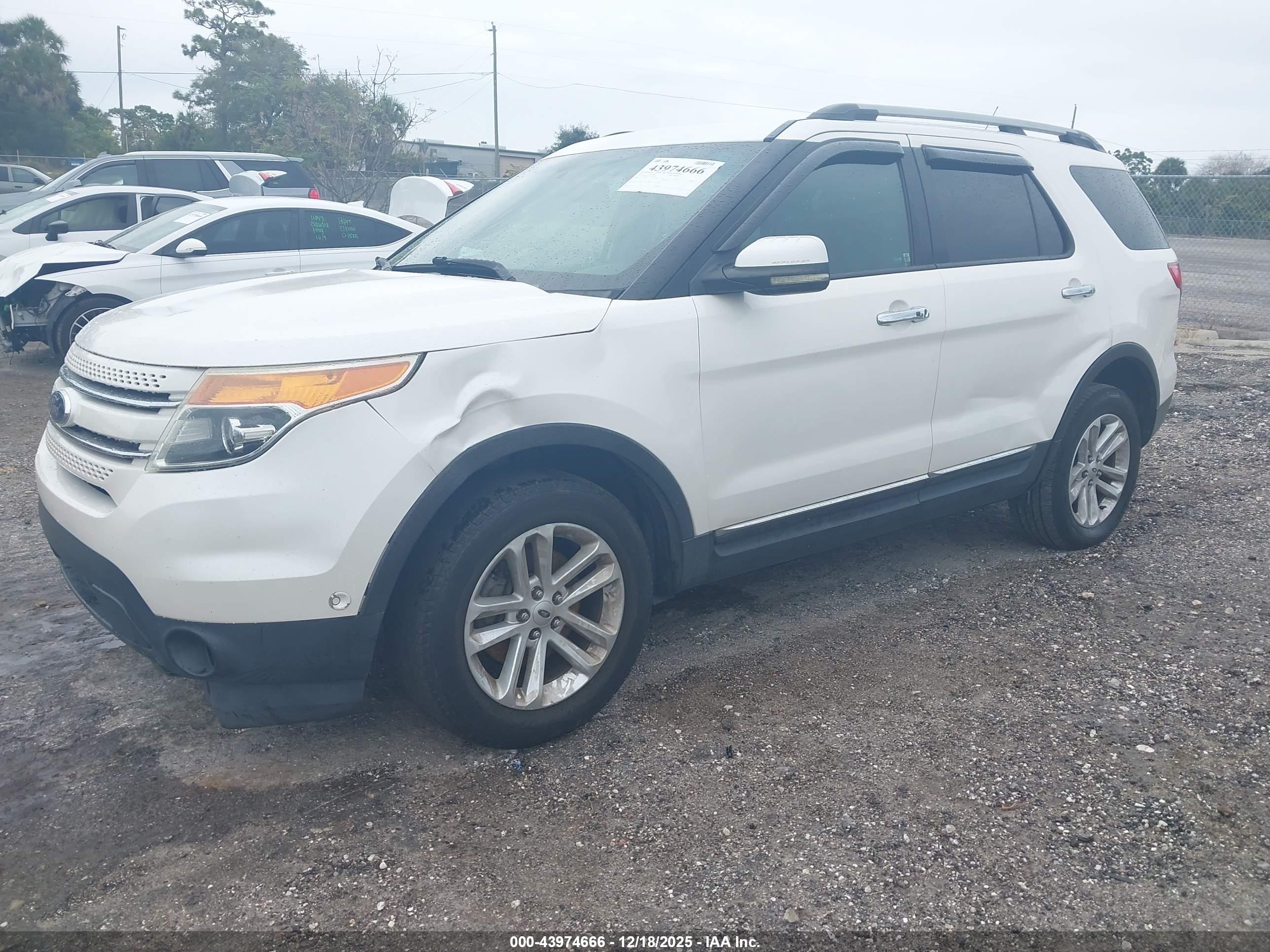 FORD EXPLORER image 2