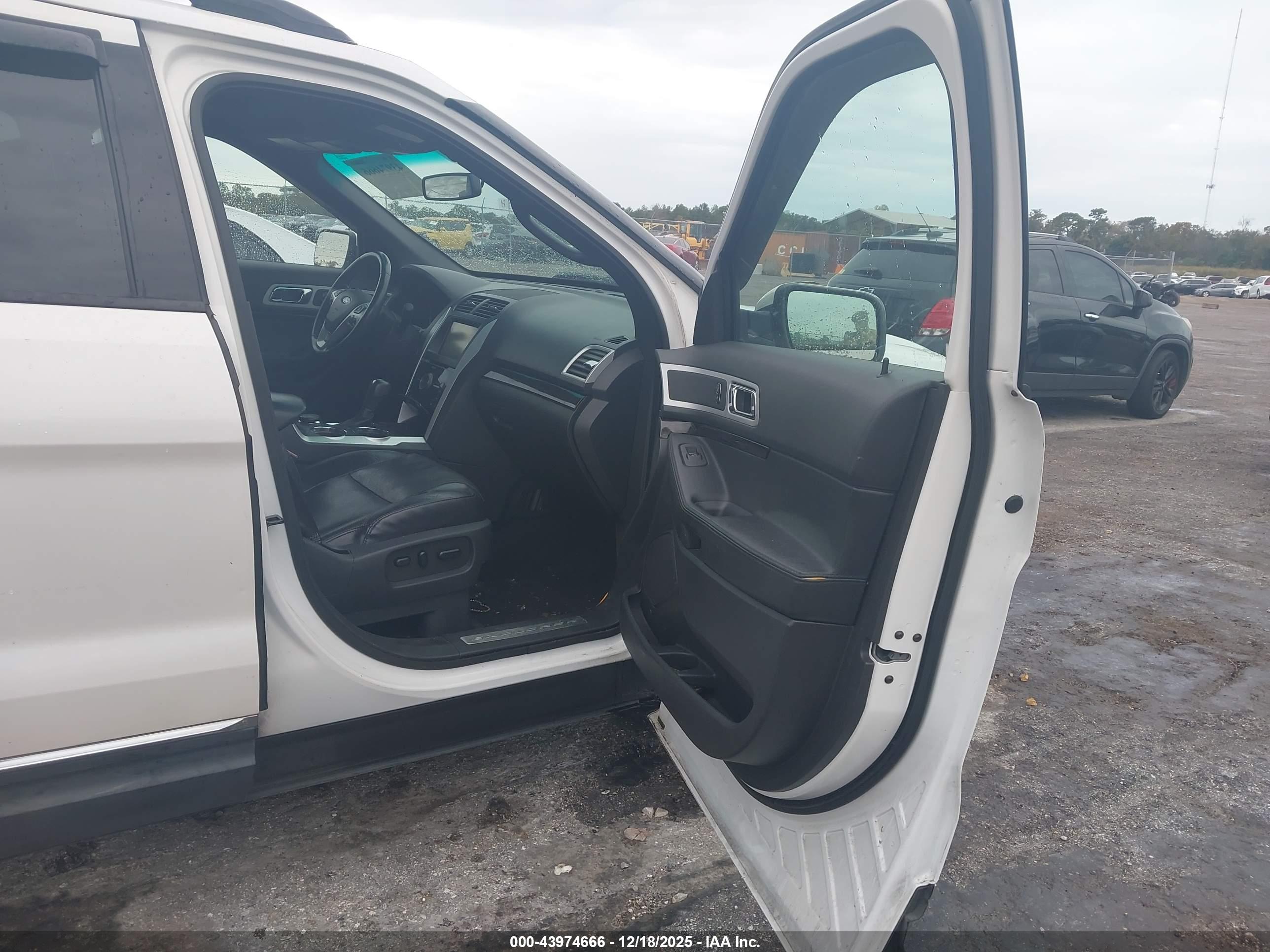 FORD EXPLORER image 5