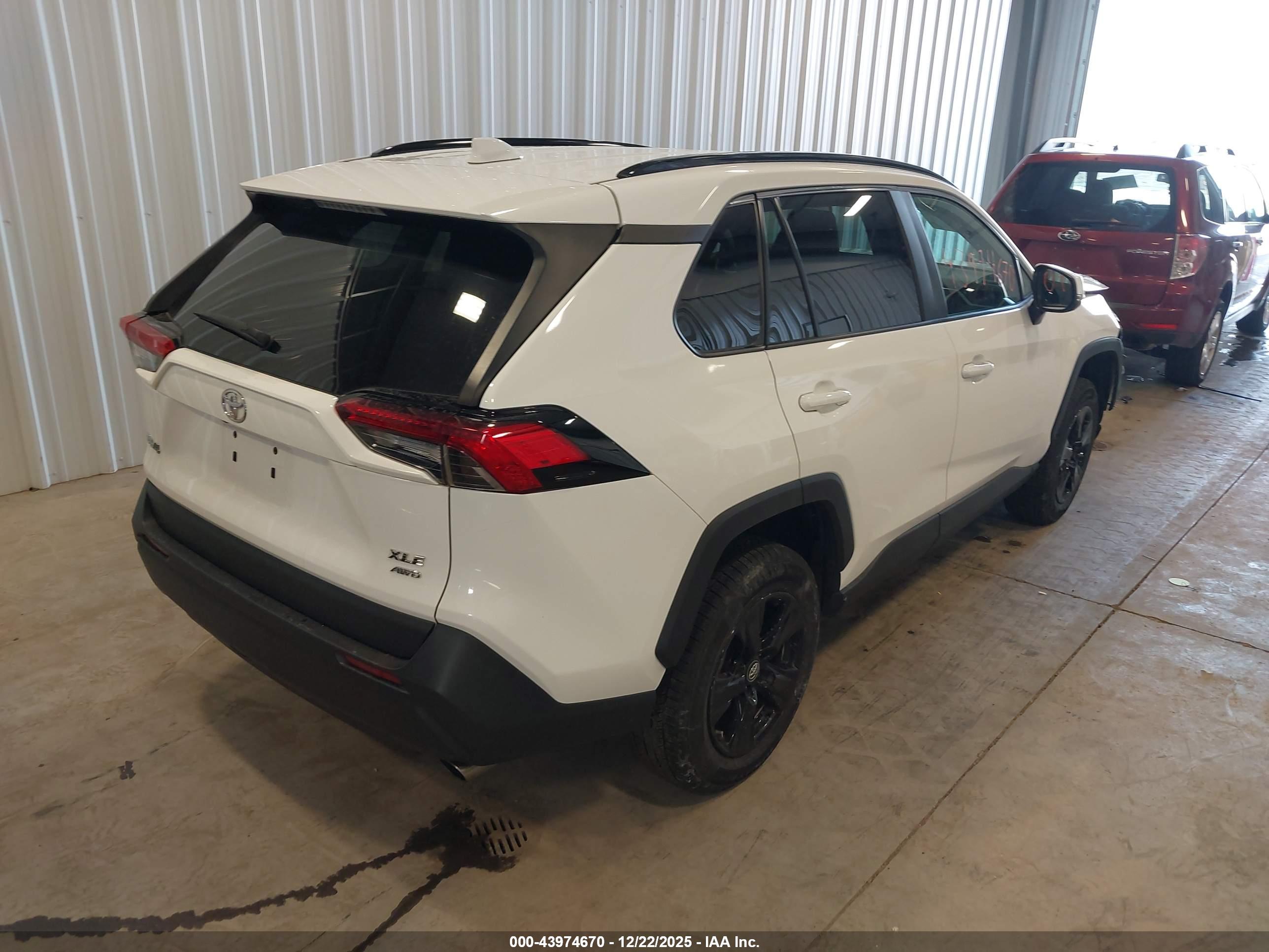 TOYOTA RAV4 image 4