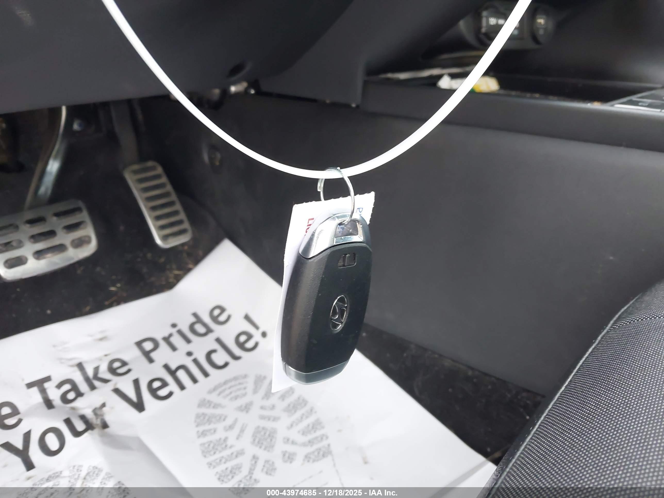 HYUNDAI ELANTRA image 11