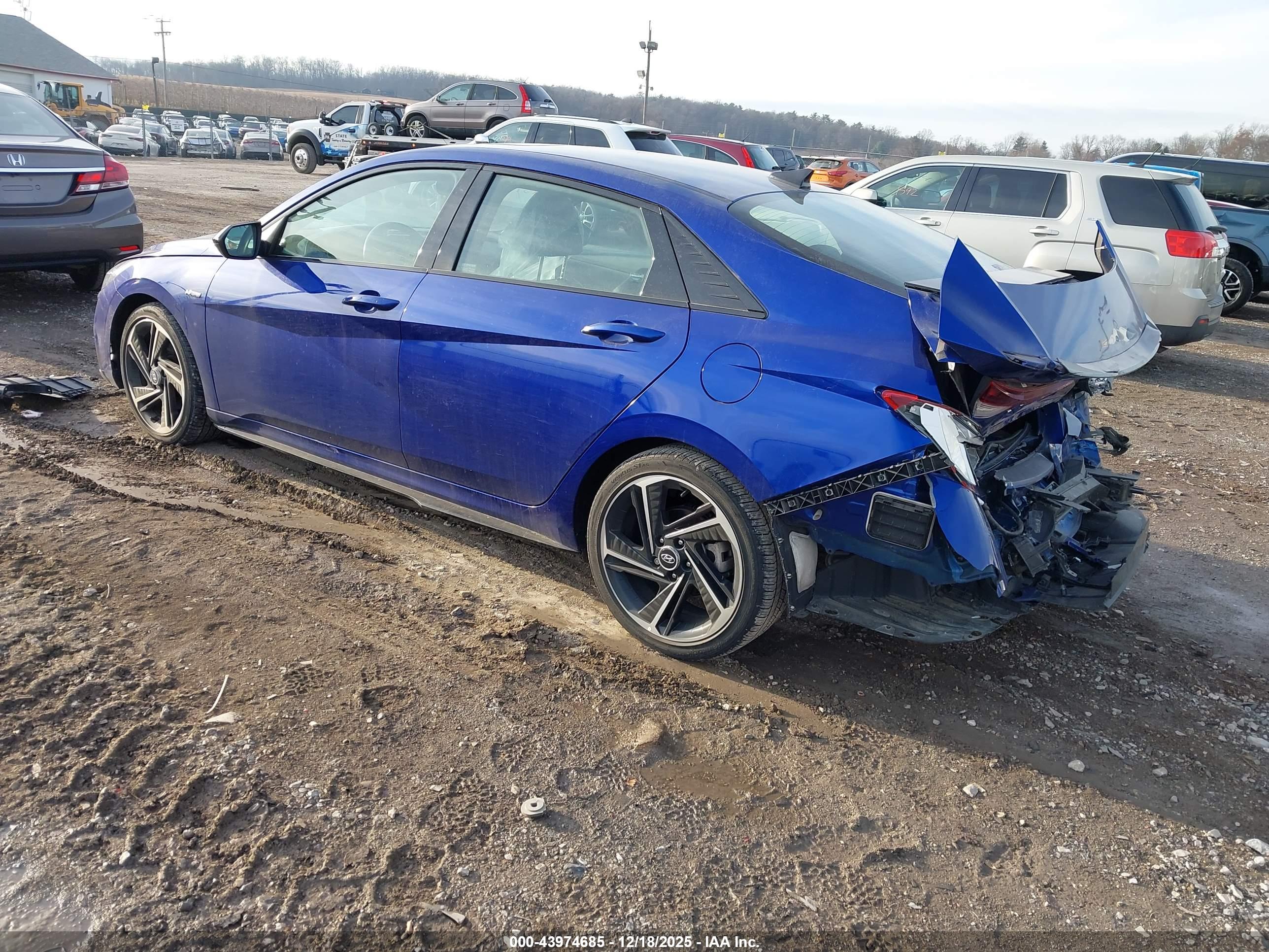 HYUNDAI ELANTRA image 3