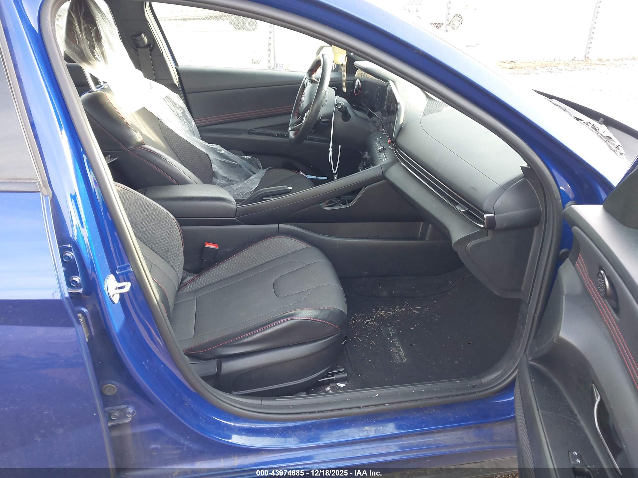 HYUNDAI ELANTRA image 5