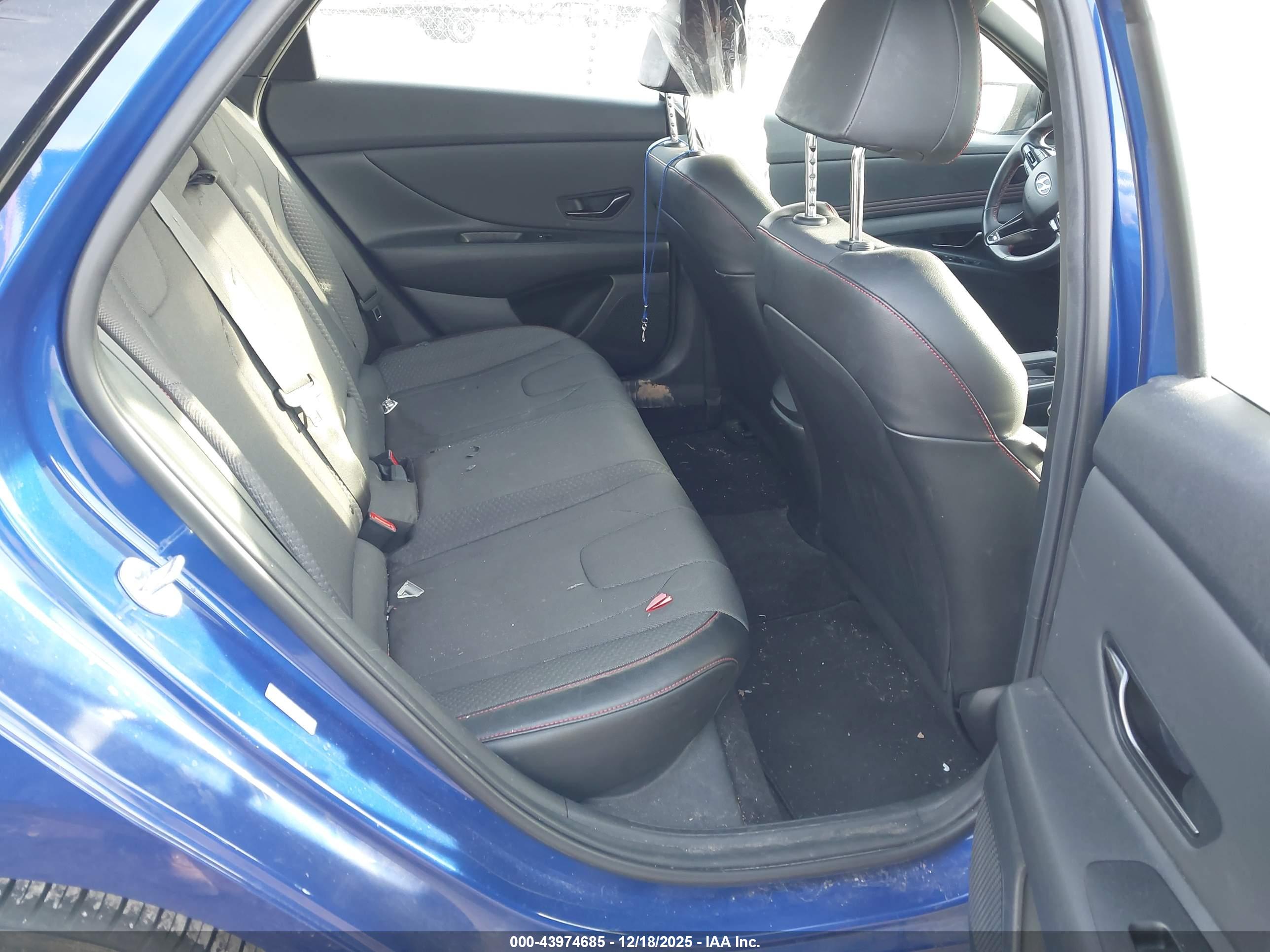 HYUNDAI ELANTRA image 8