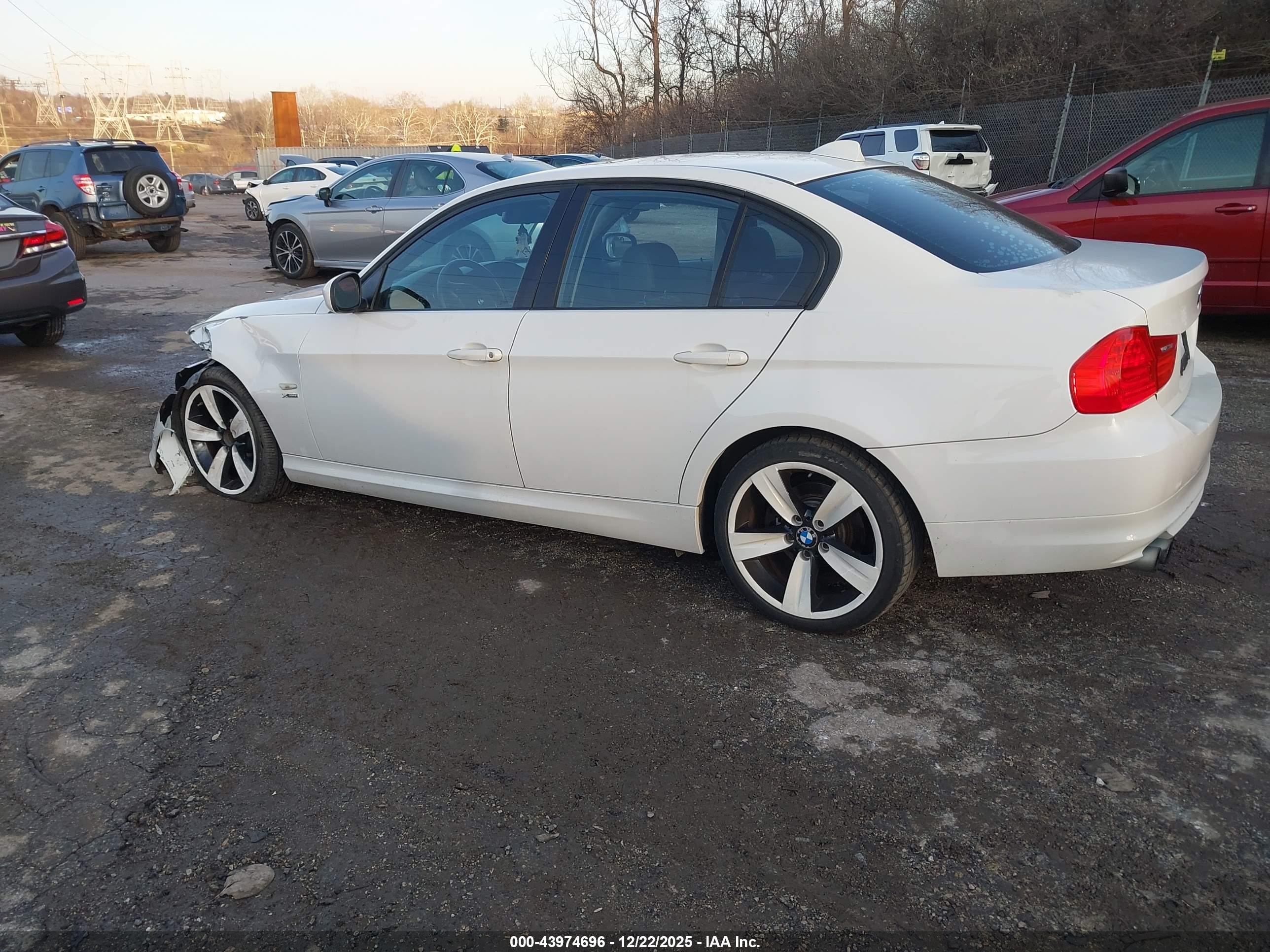 BMW 328I image 3