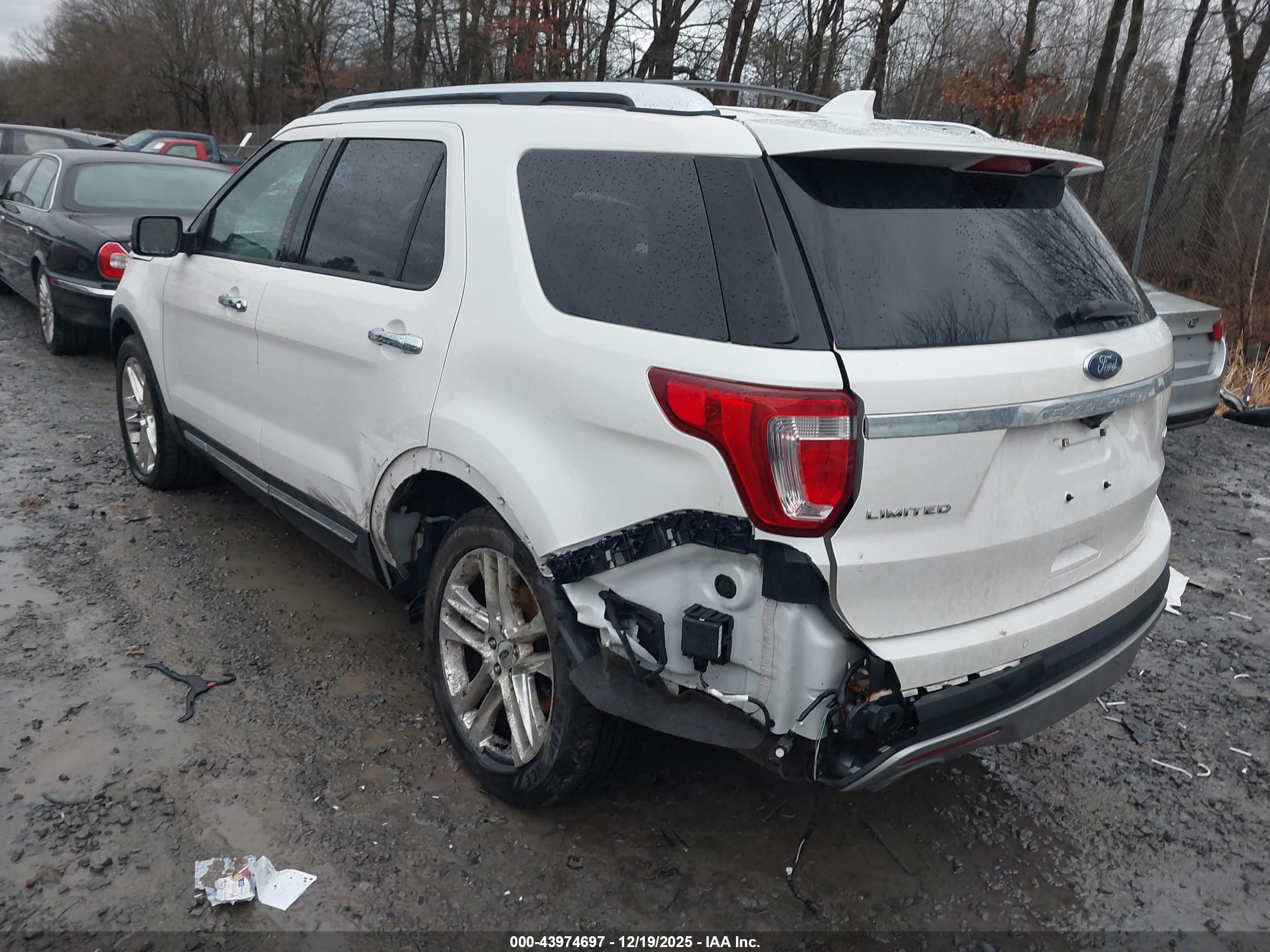 FORD EXPLORER image 3
