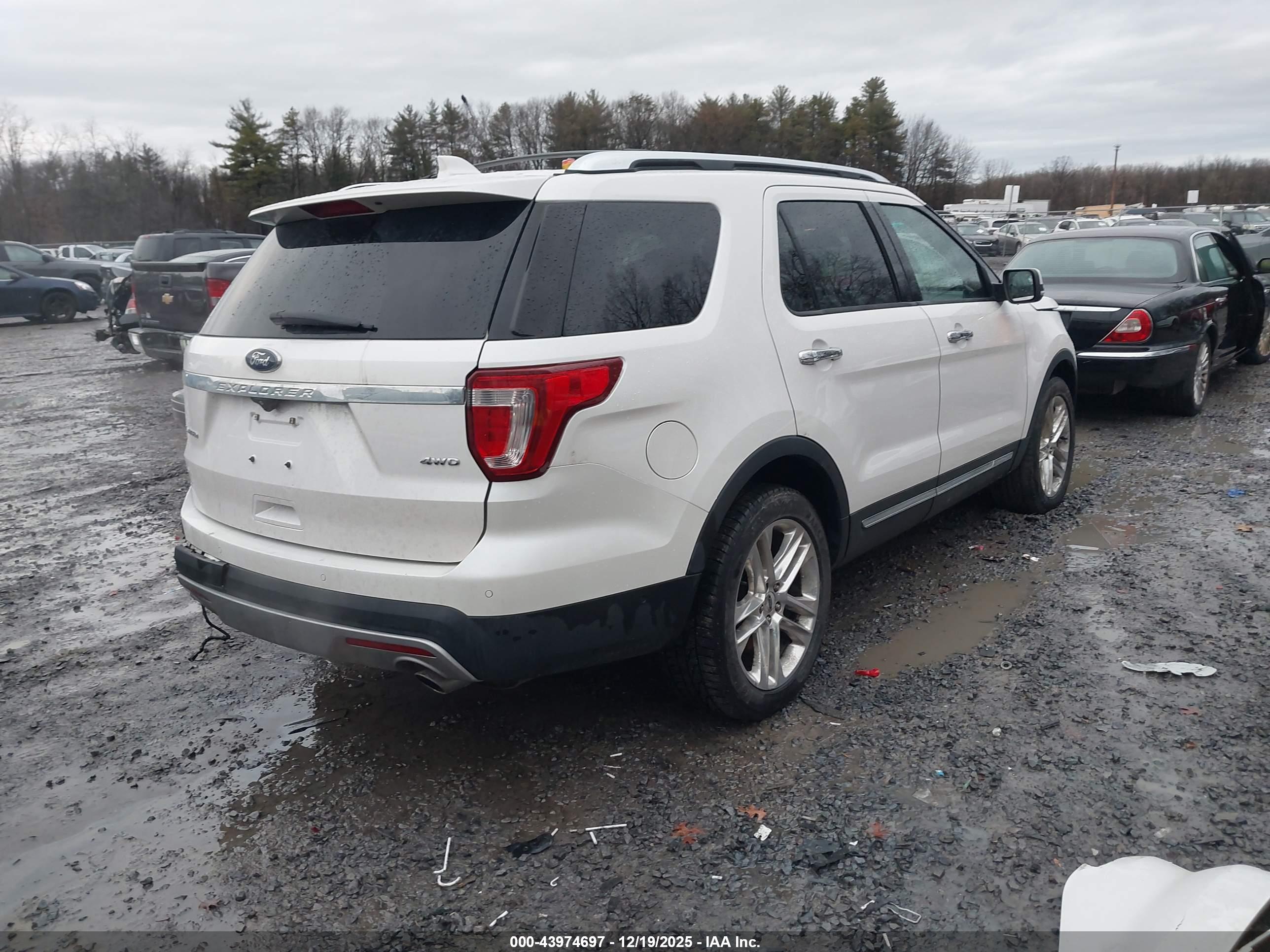 FORD EXPLORER image 4