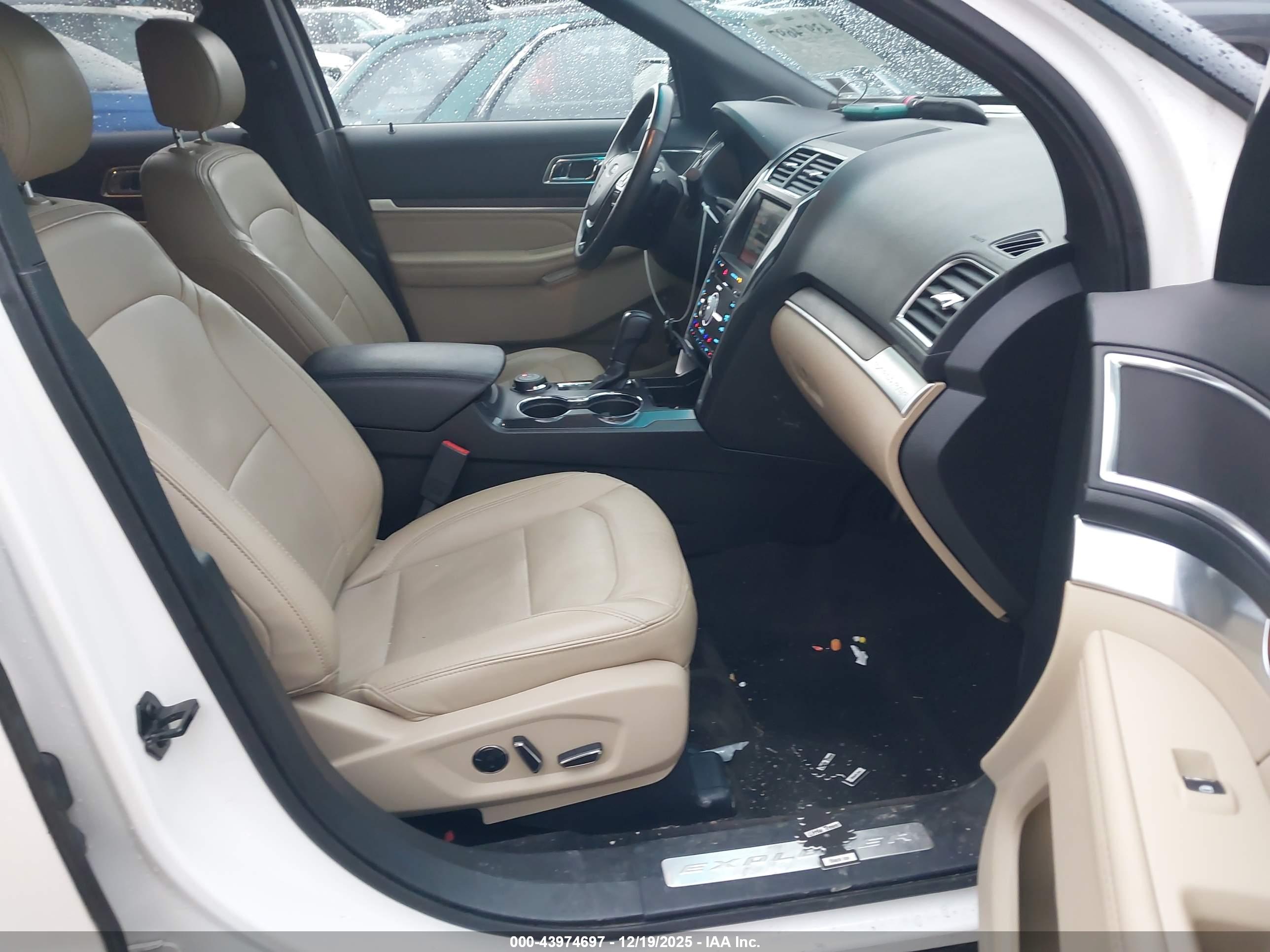 FORD EXPLORER image 5