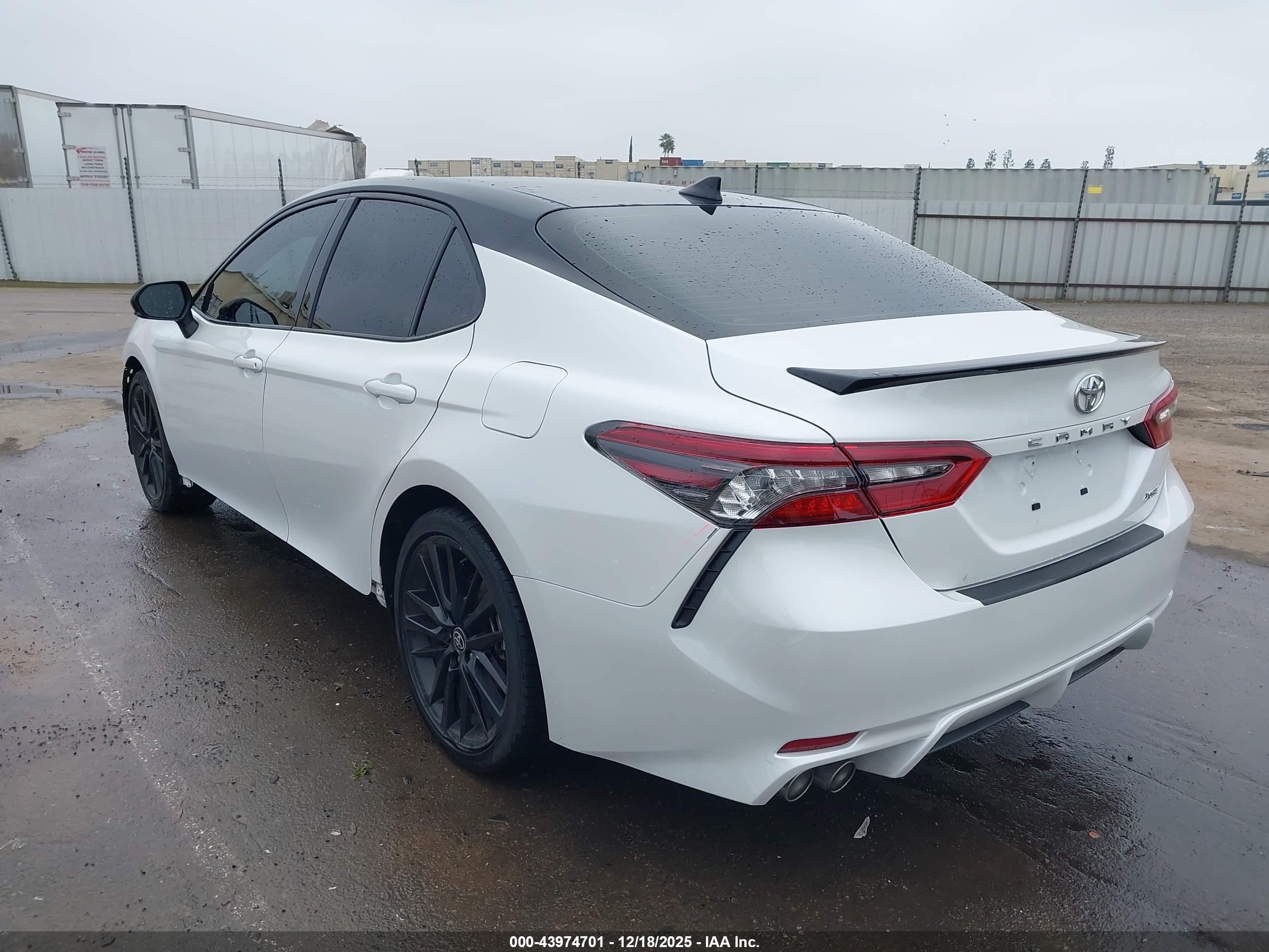 TOYOTA CAMRY image 3
