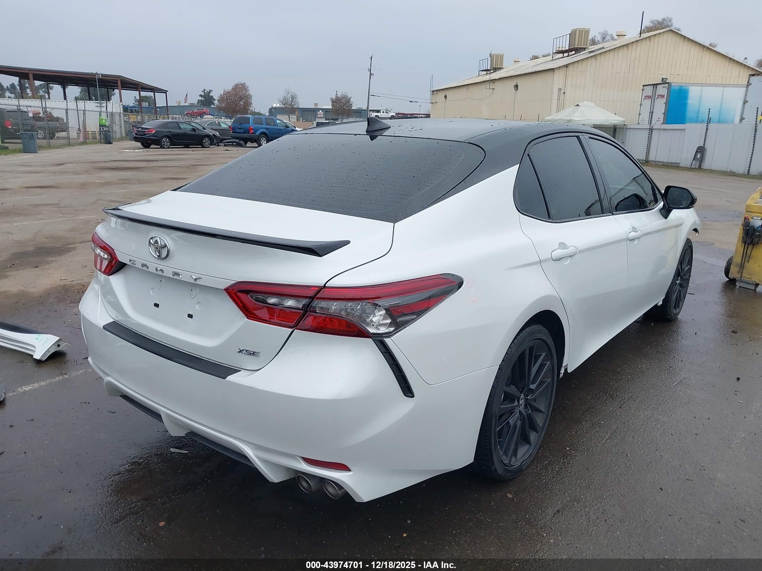 TOYOTA CAMRY image 4