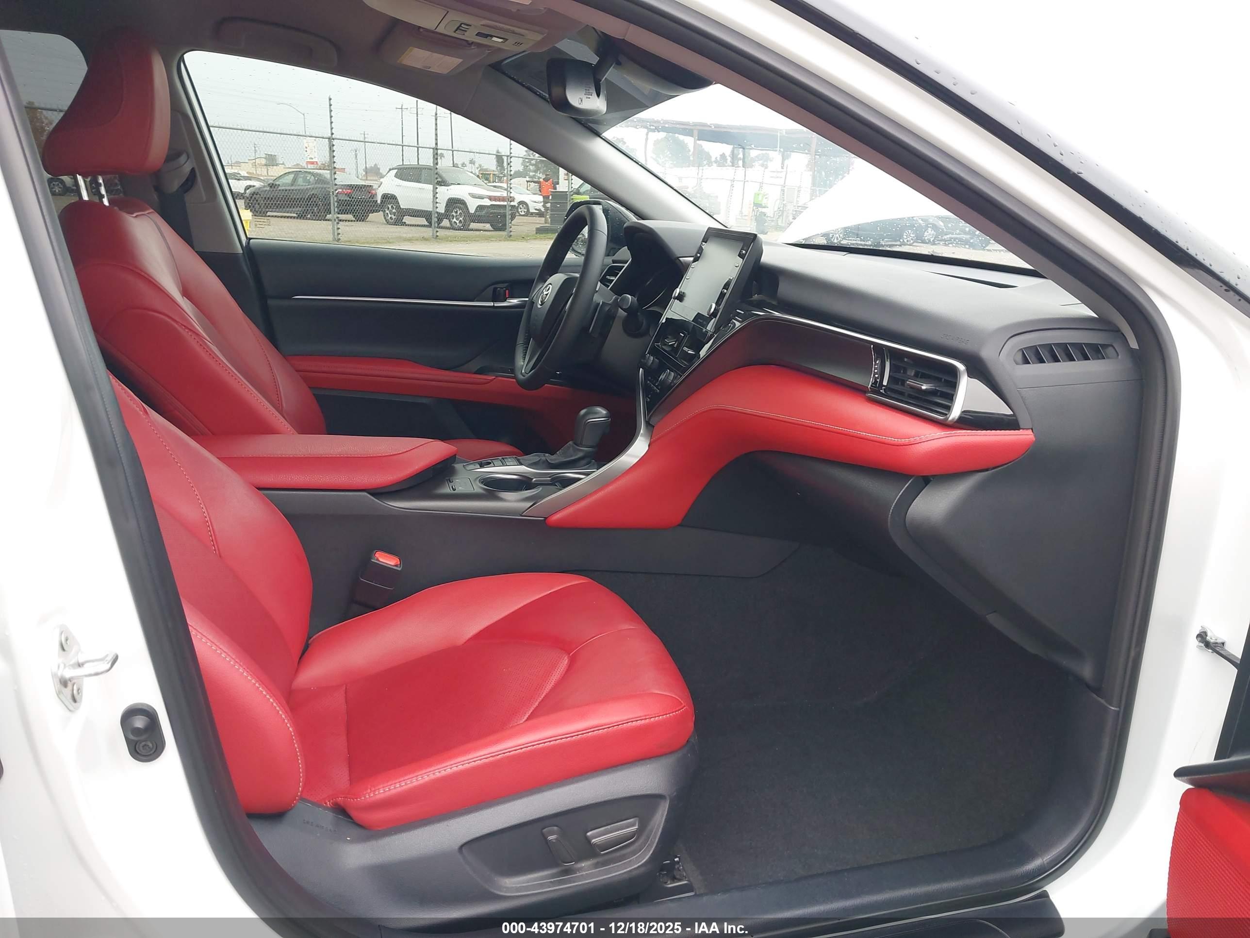 TOYOTA CAMRY image 5