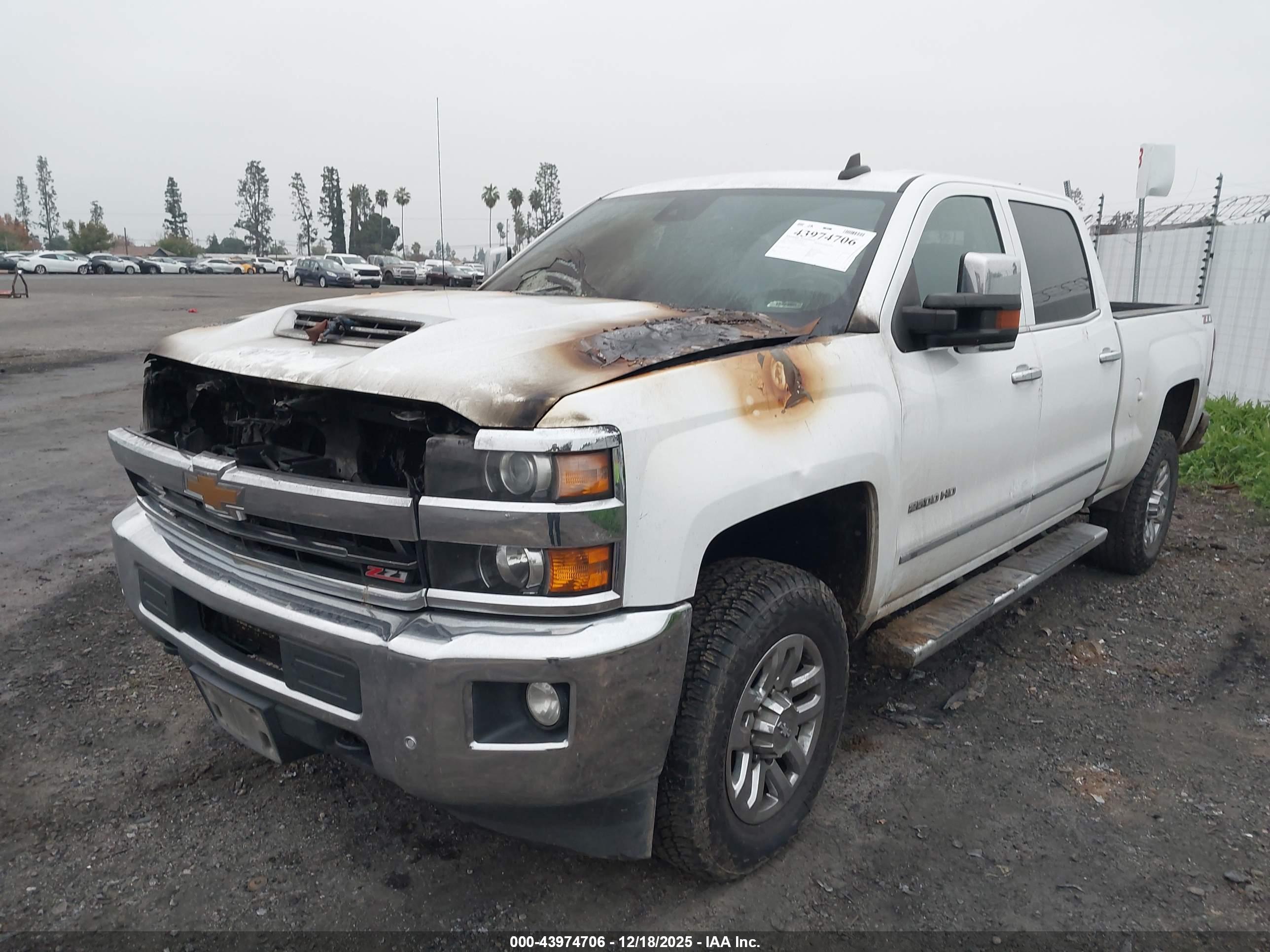 CHEVROLET SILVERADO image 2