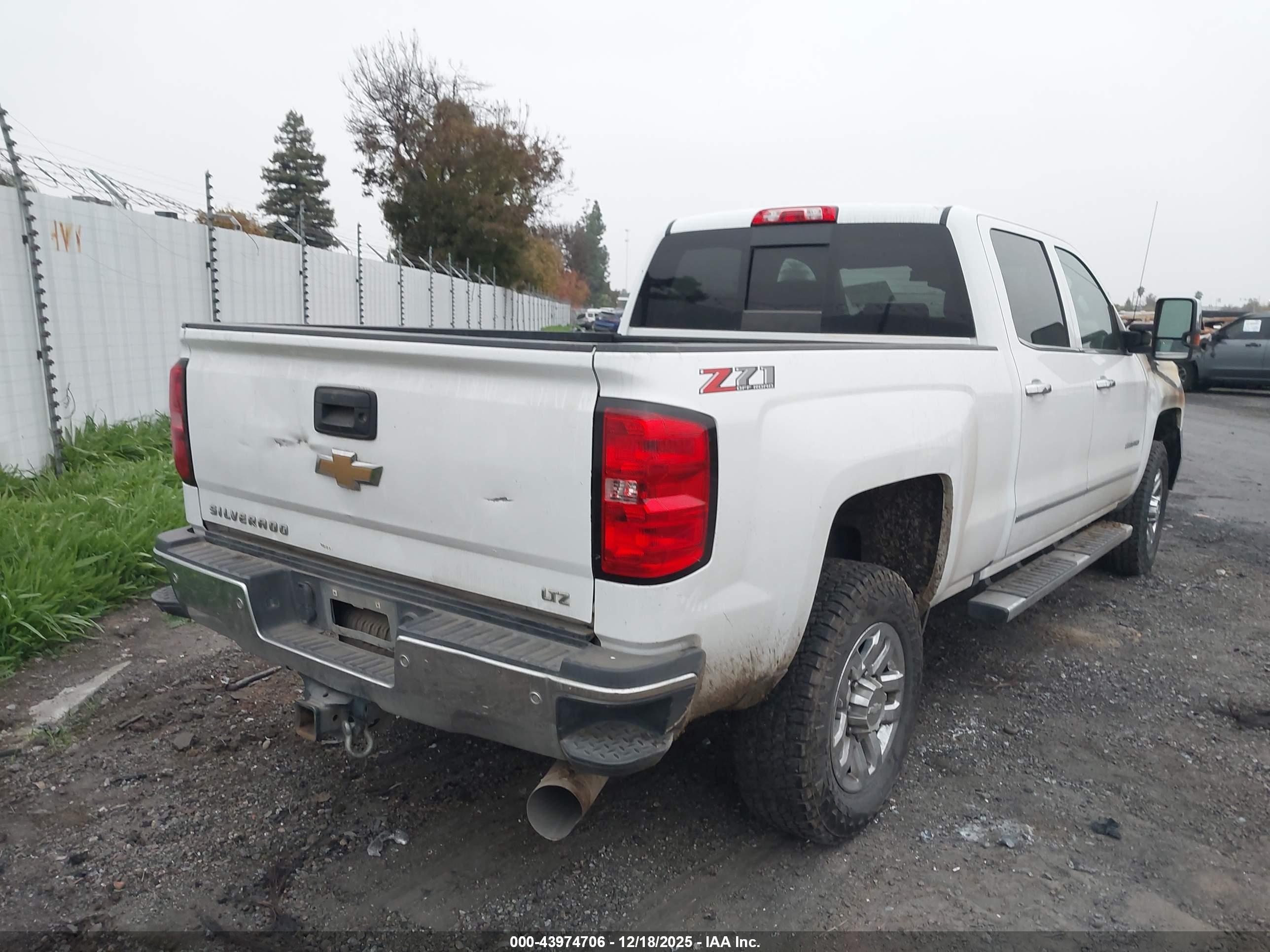 CHEVROLET SILVERADO image 4