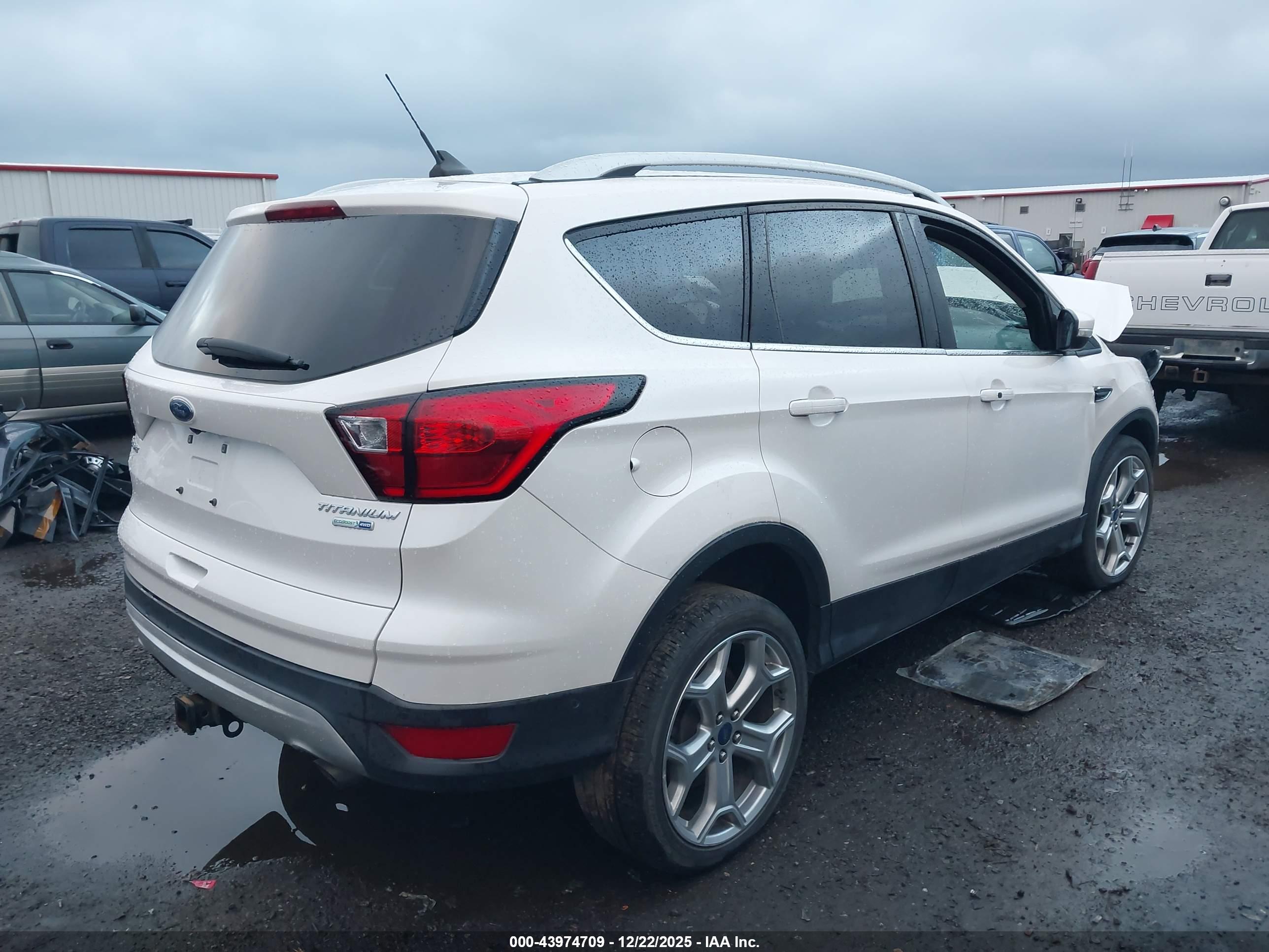 FORD ESCAPE image 4