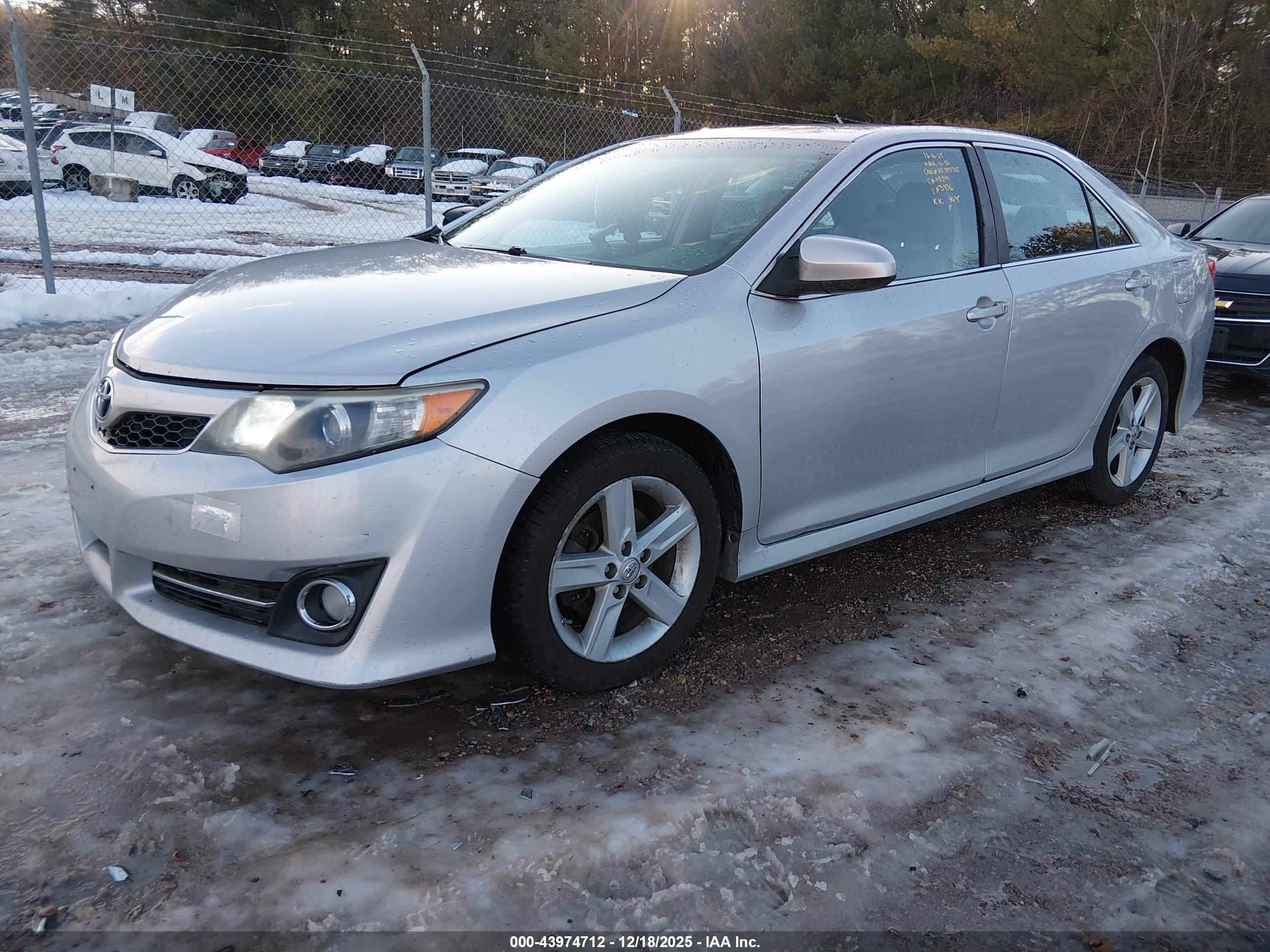 TOYOTA CAMRY image 2