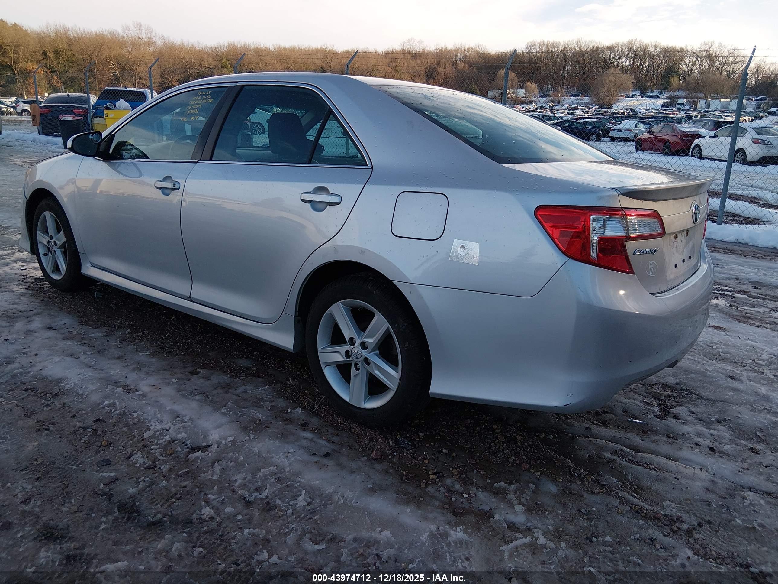 TOYOTA CAMRY image 3