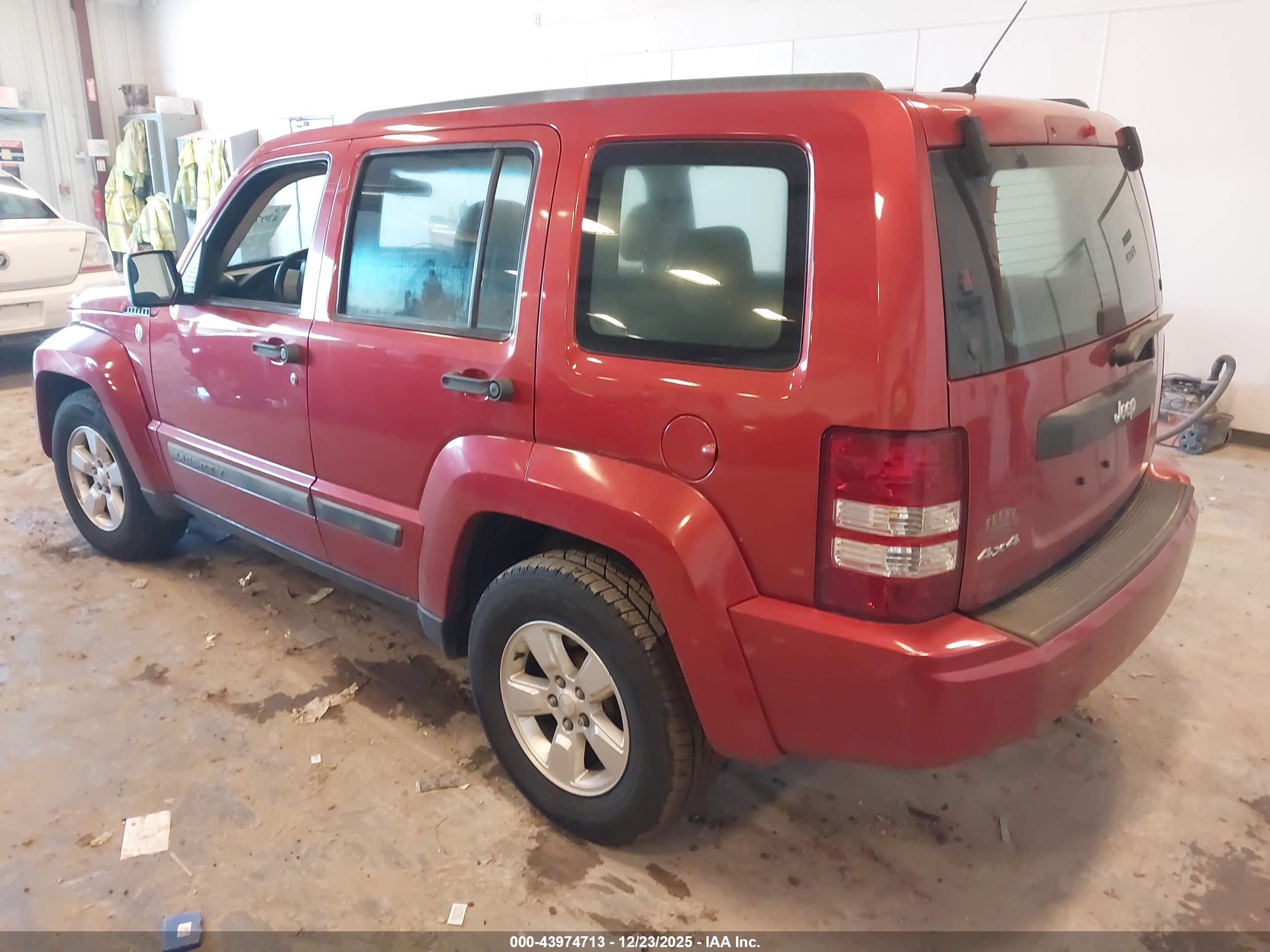 JEEP LIBERTY image 3
