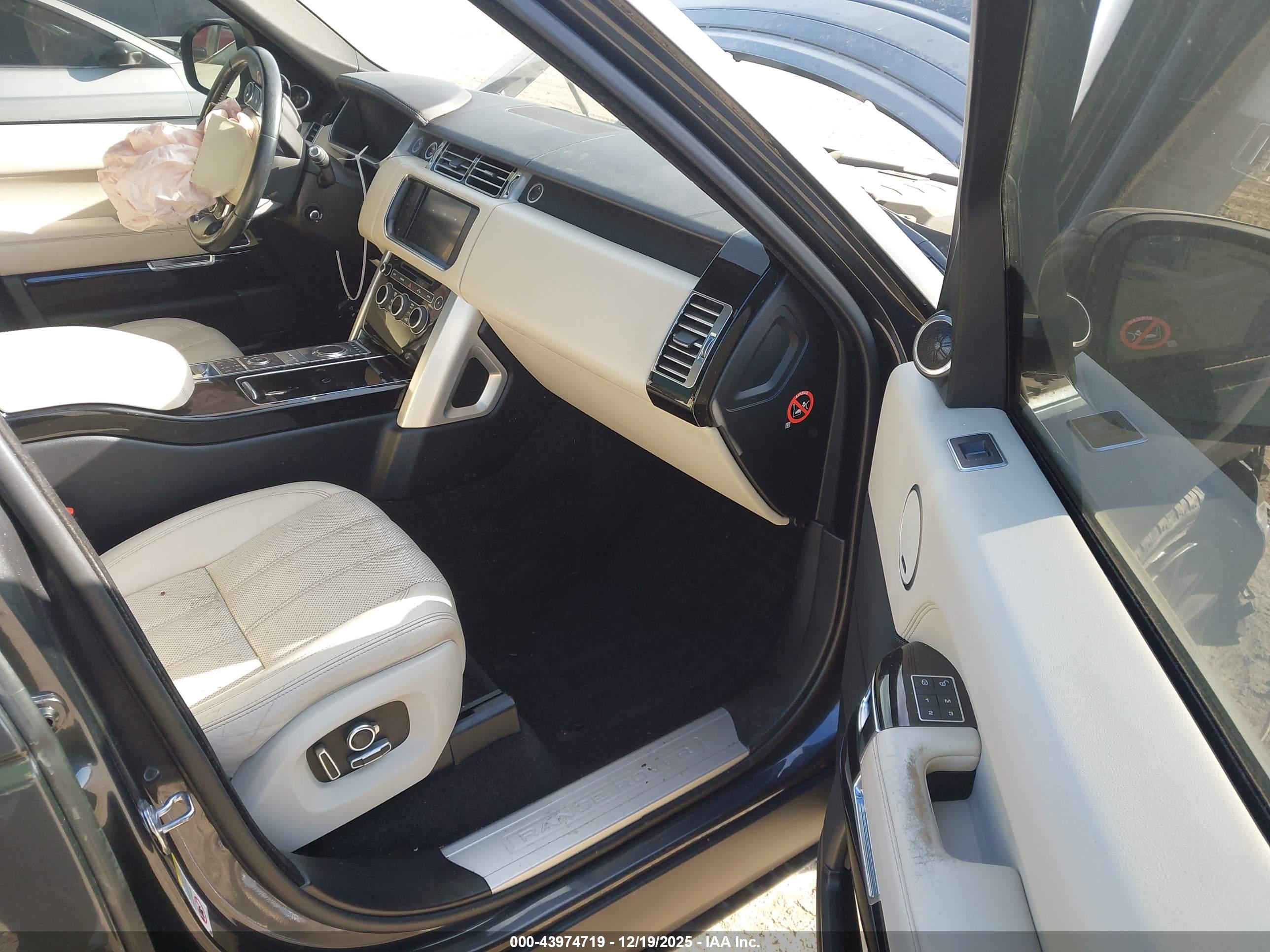 LAND ROVER image 5