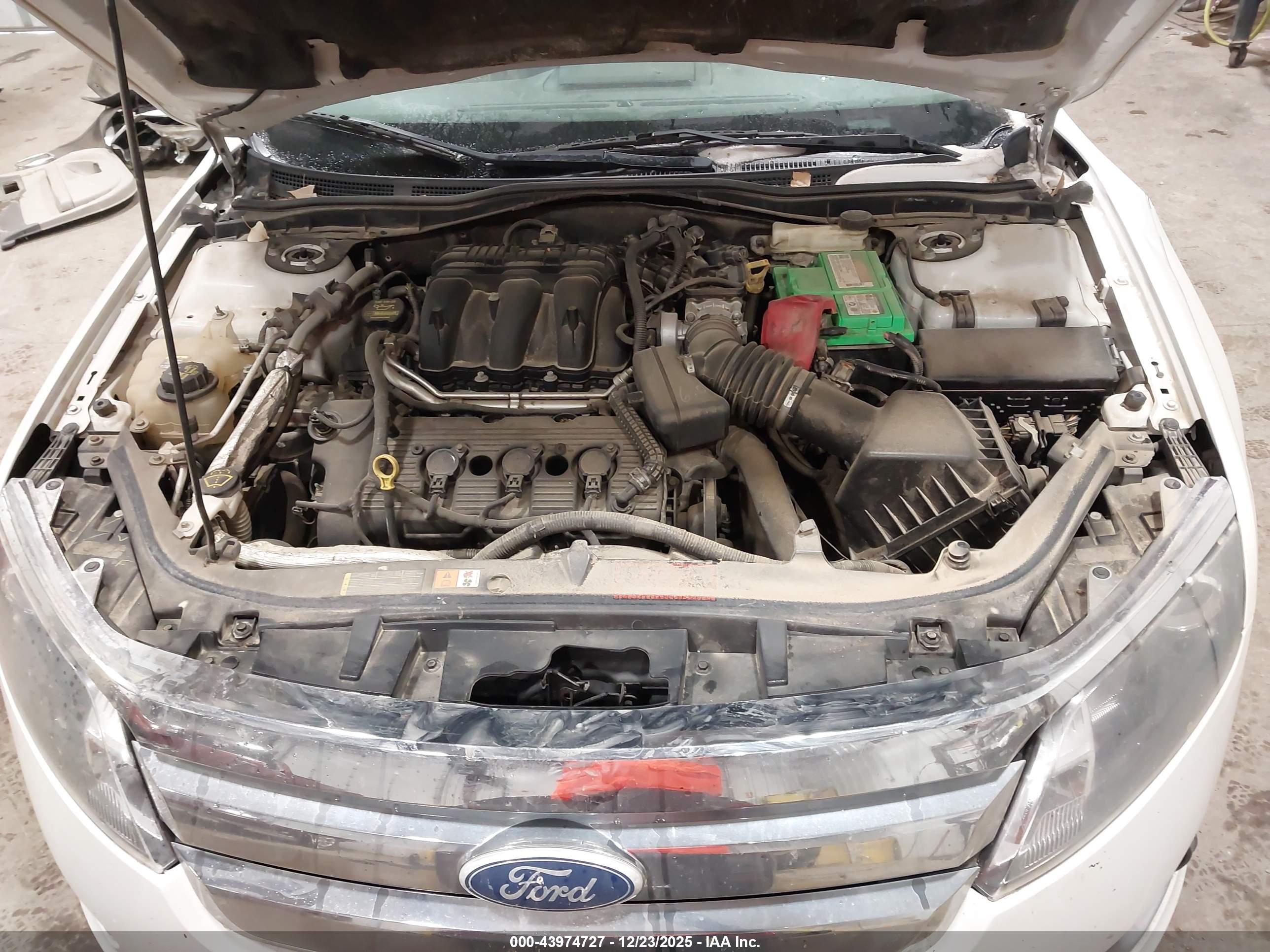 FORD FUSION image 10