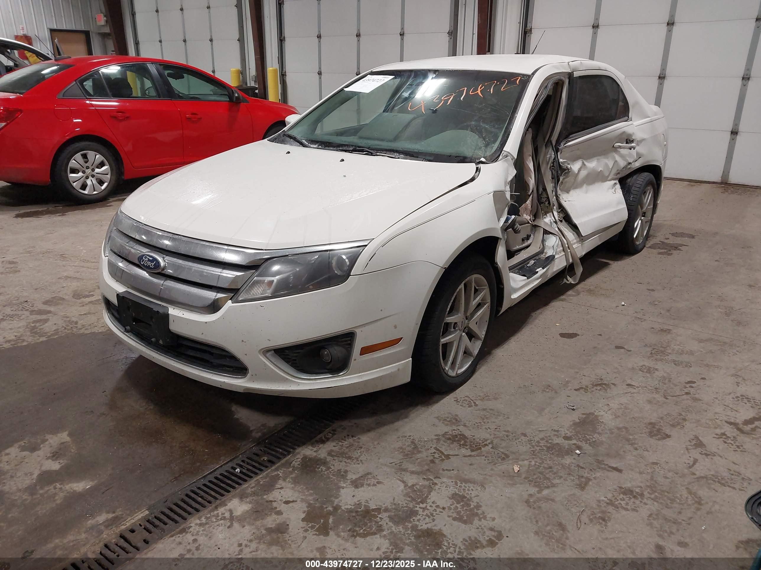 FORD FUSION image 2