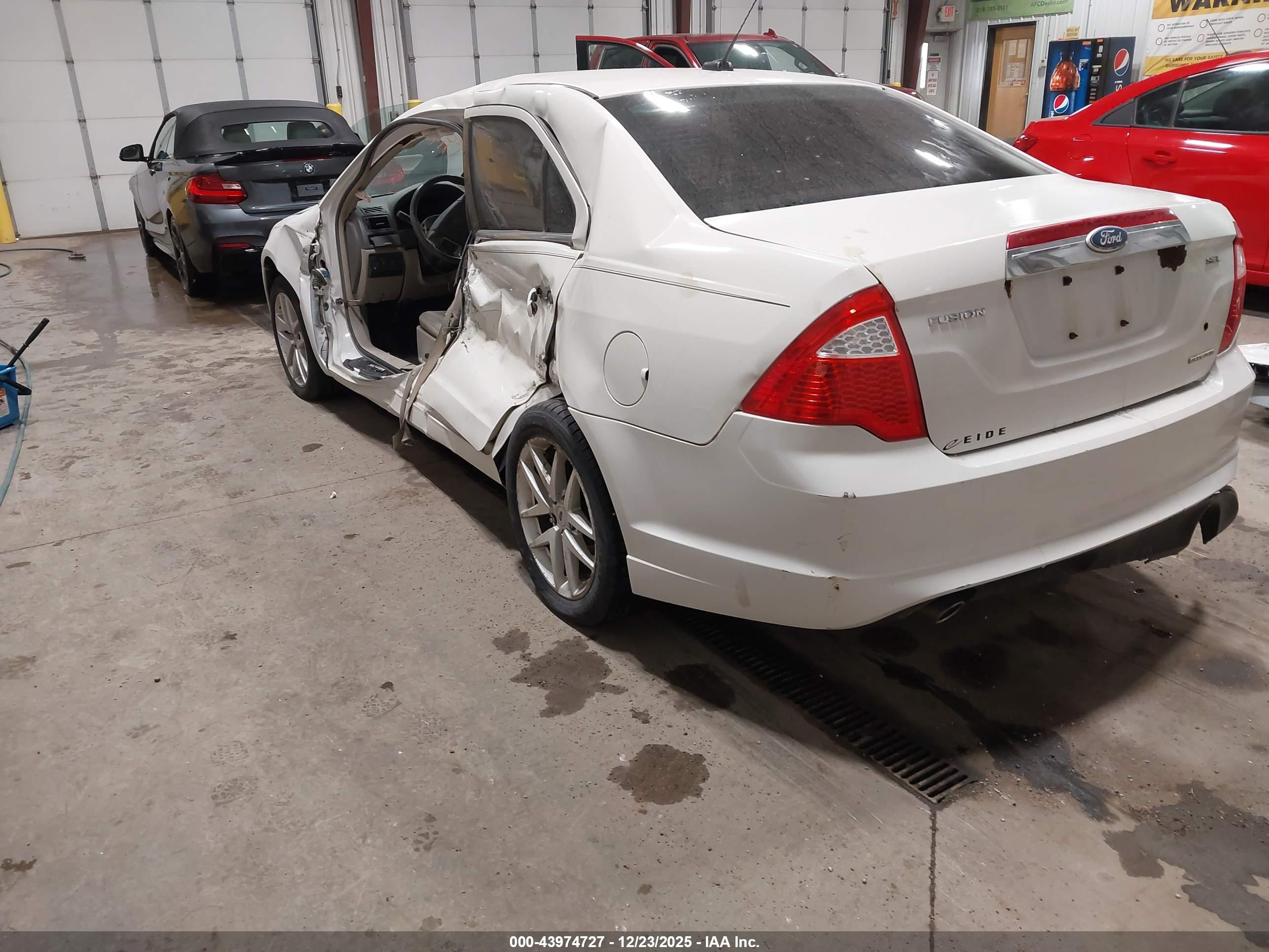 FORD FUSION image 3
