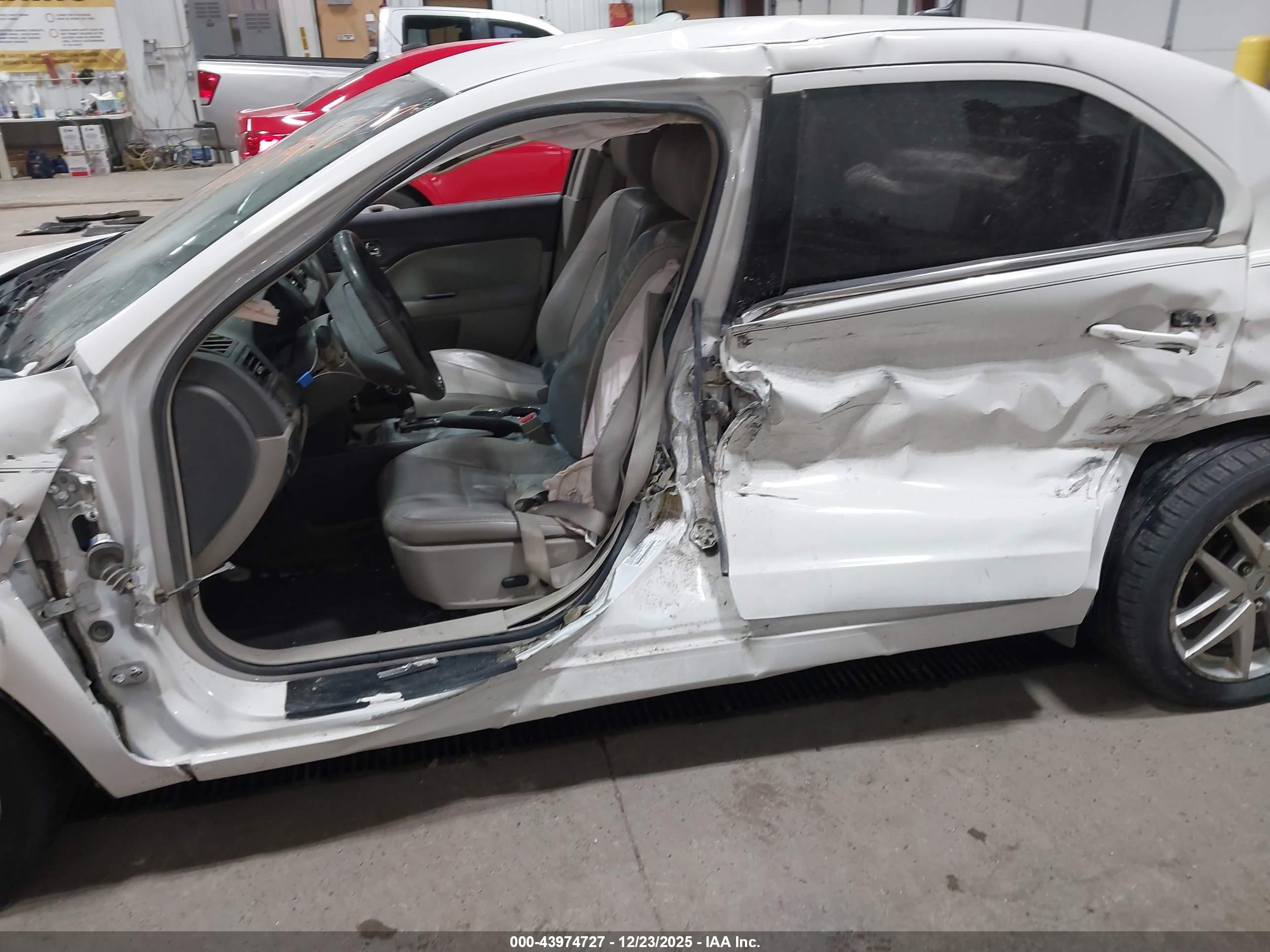FORD FUSION image 6
