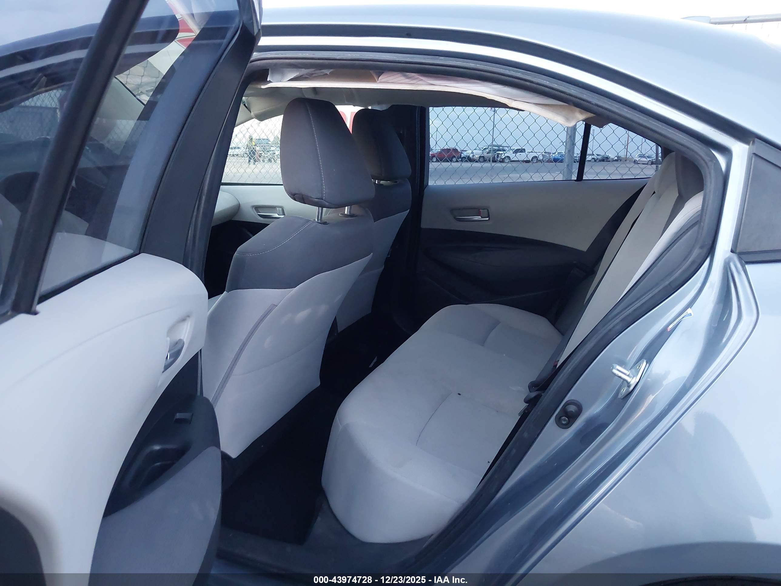 TOYOTA COROLLA image 8