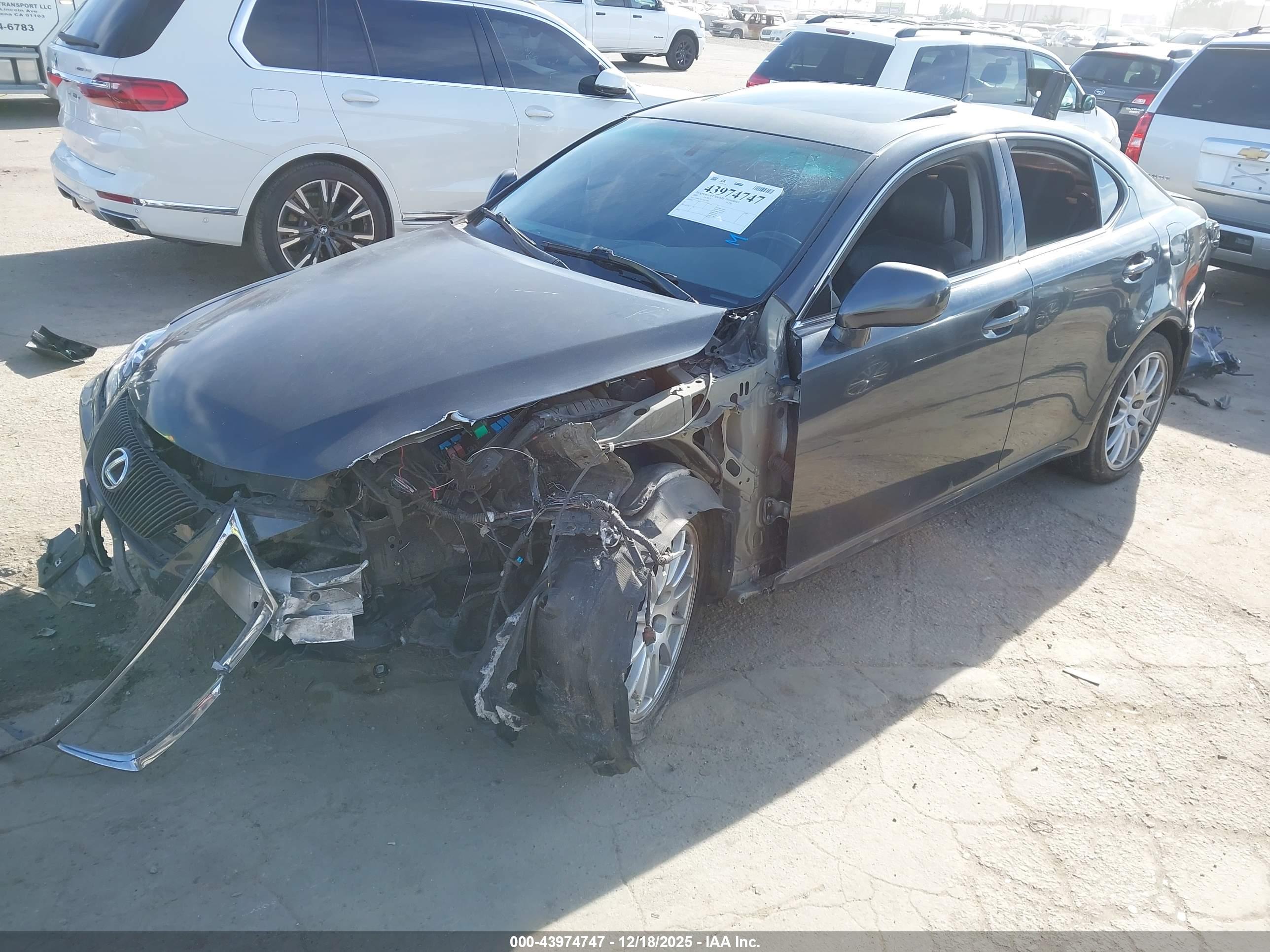 LEXUS IS image 2