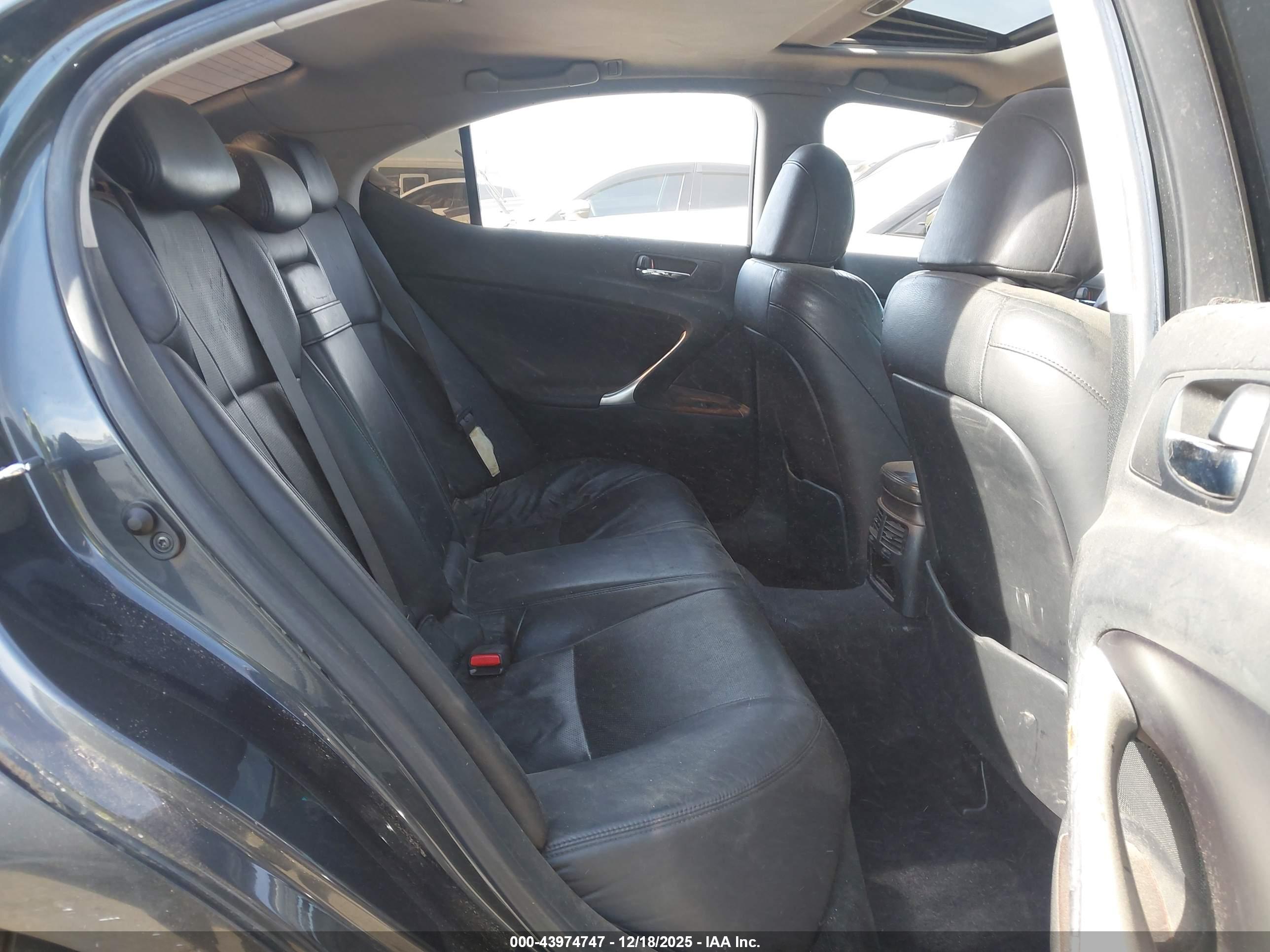 LEXUS IS image 8
