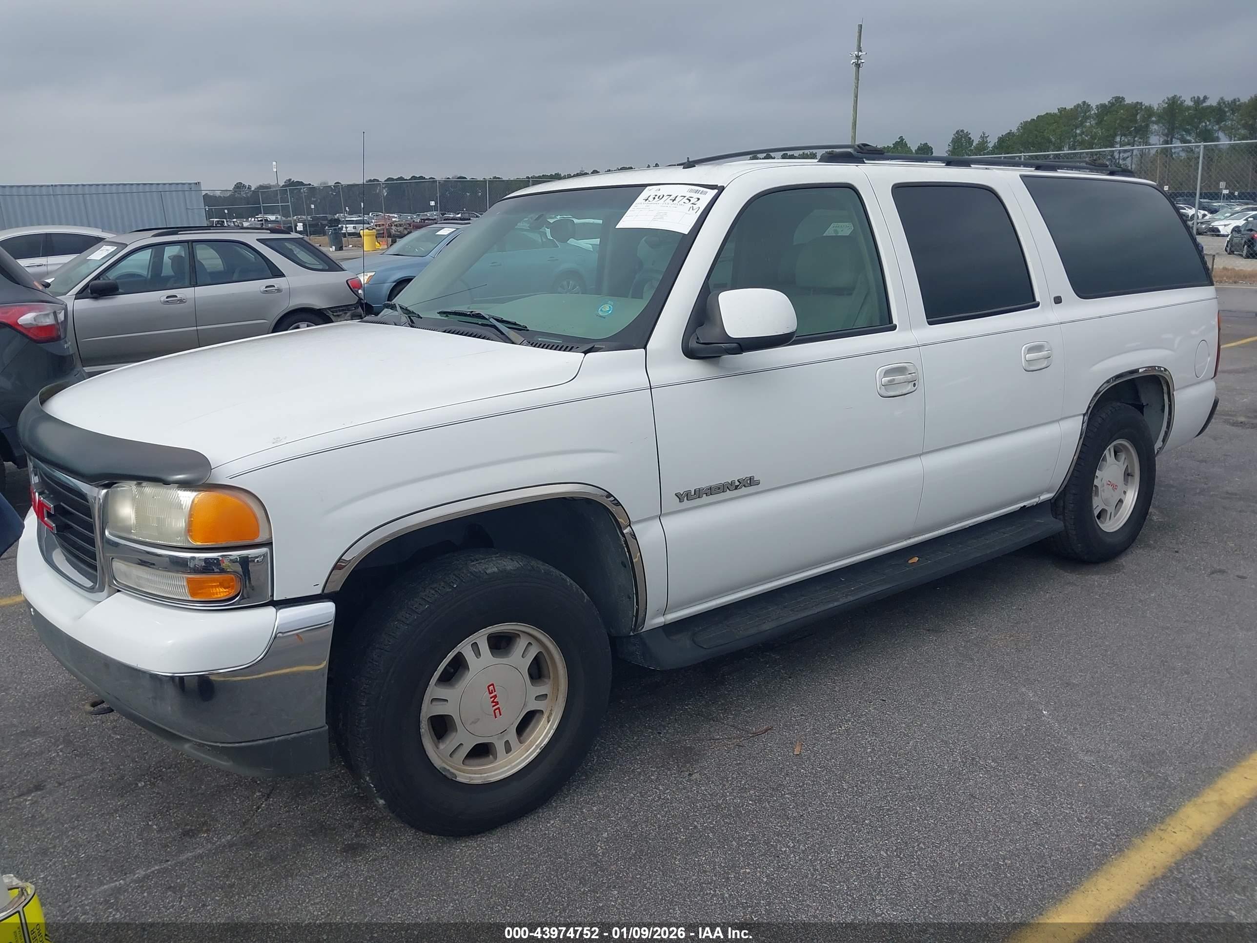 GMC YUKON image 2