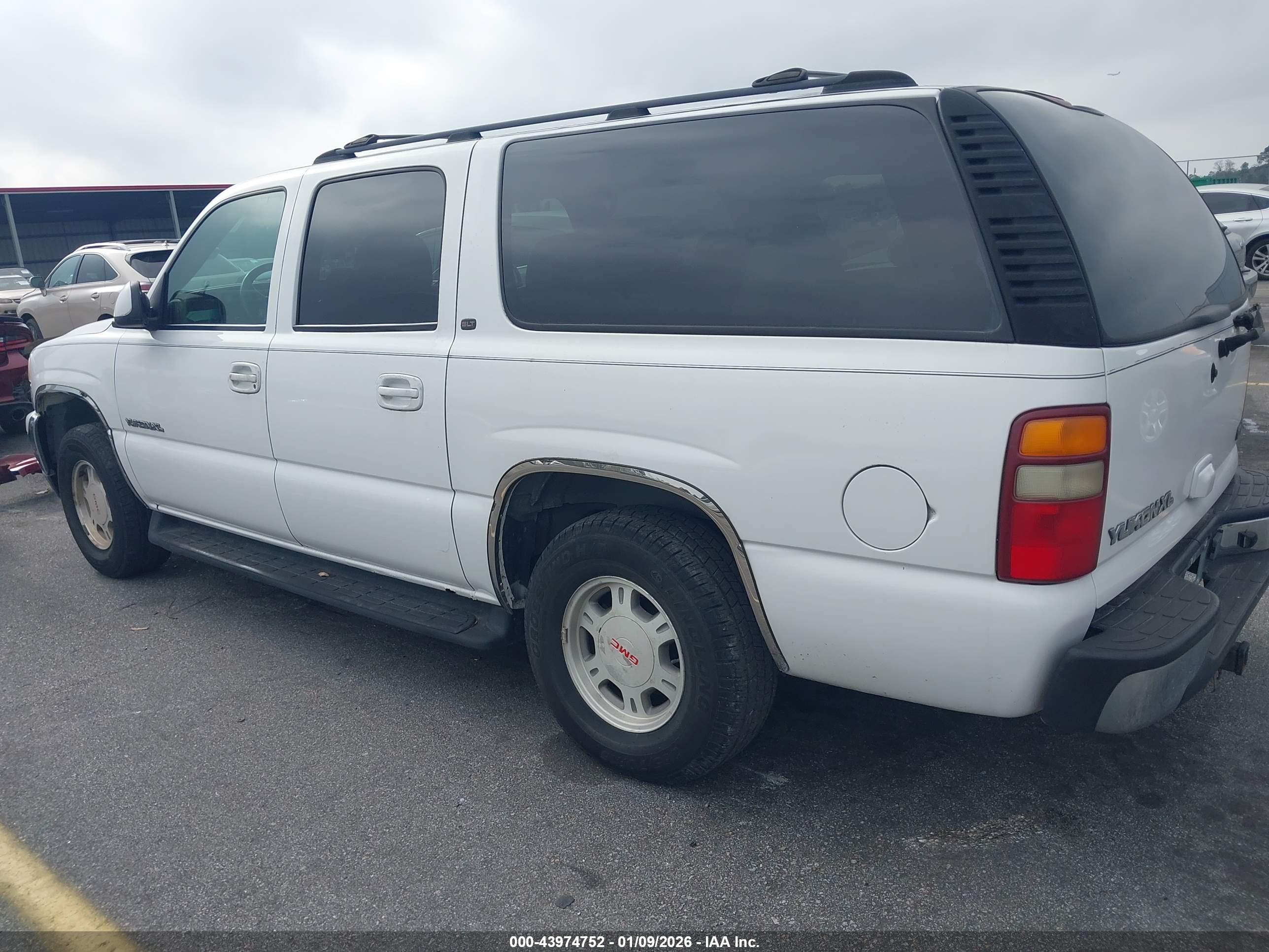 GMC YUKON image 3