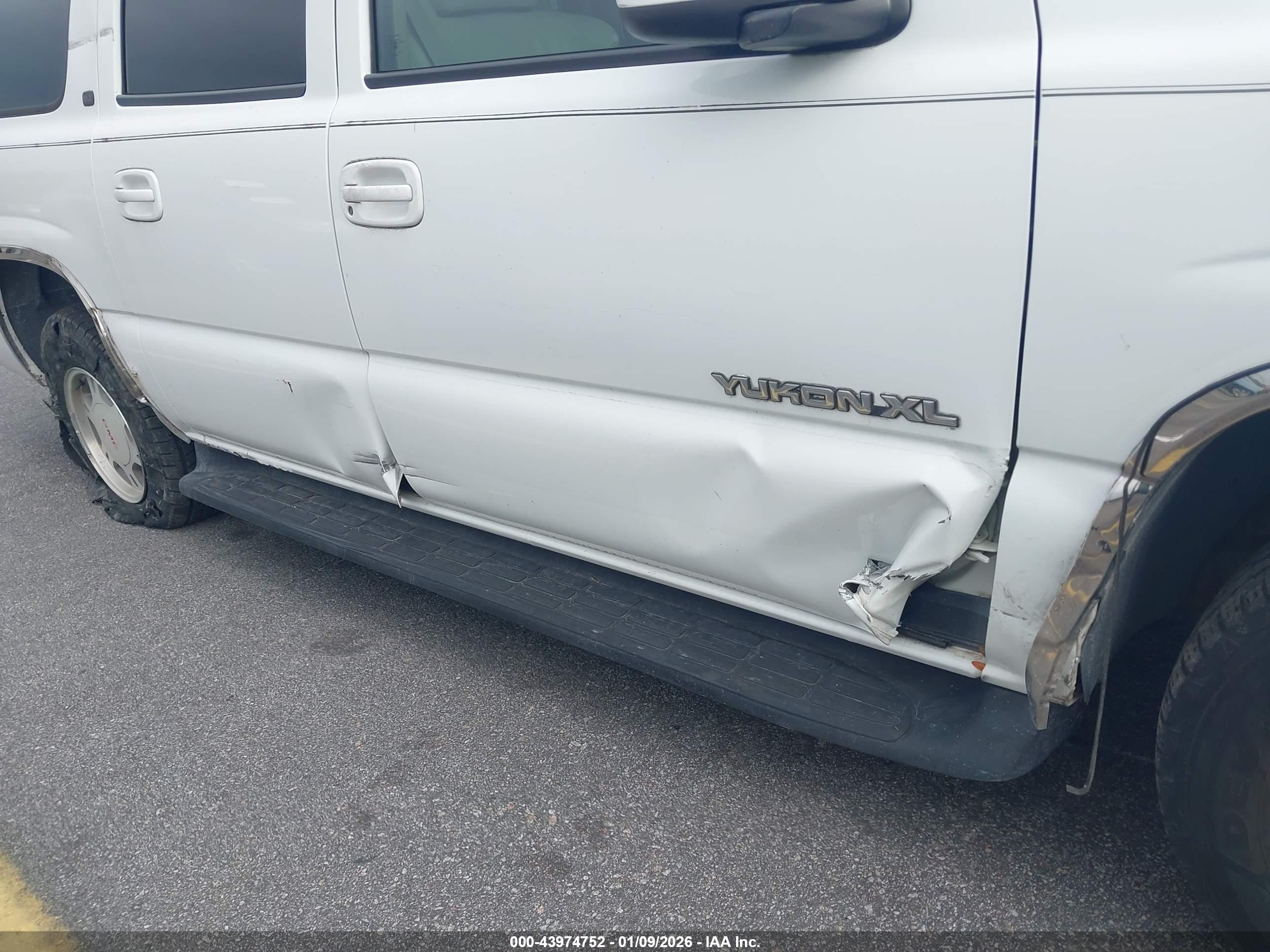 GMC YUKON image 6